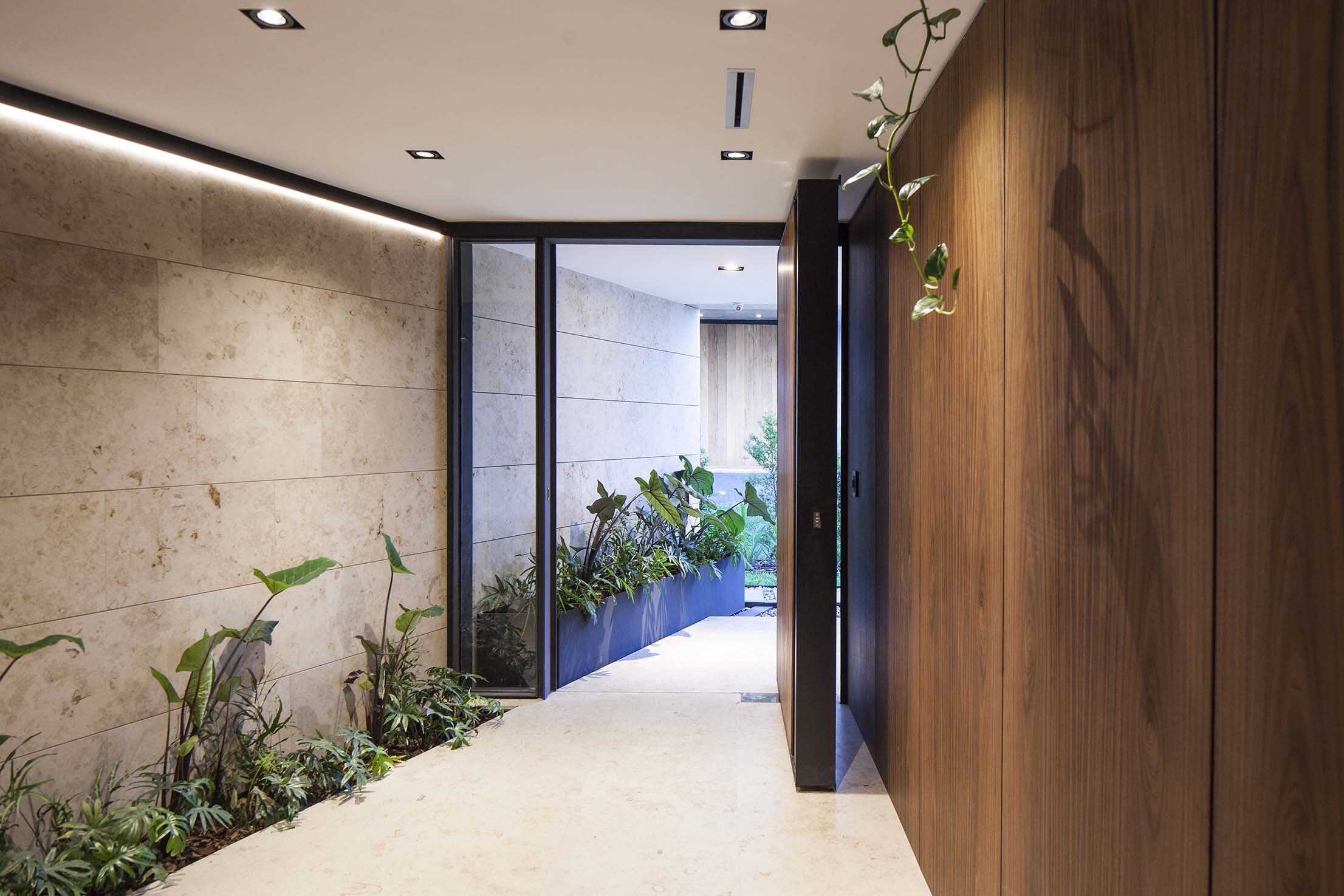 Buenos Aires 湖畔别墅 | 温暖材料与自然融合-6