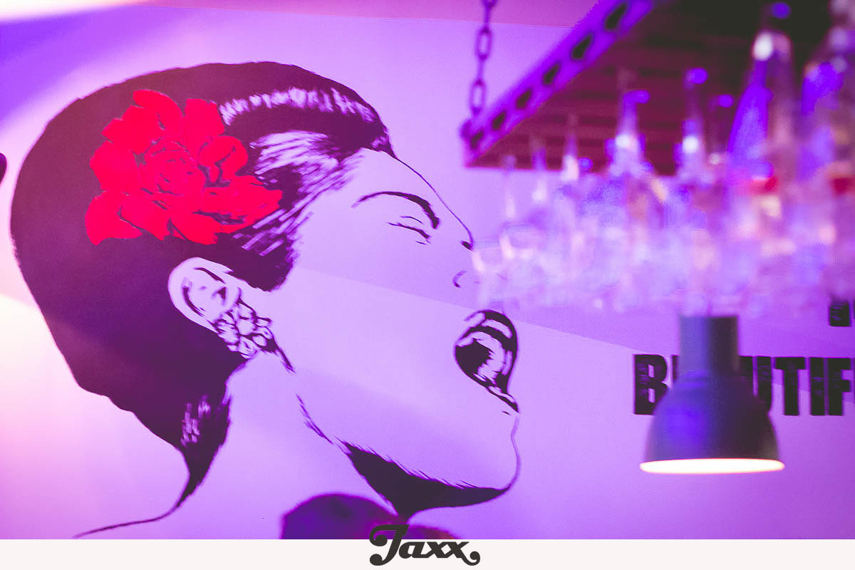 2015 年完成的 Jaxx 咖啡酒吧 | 现代简约风格的魅力展示-15