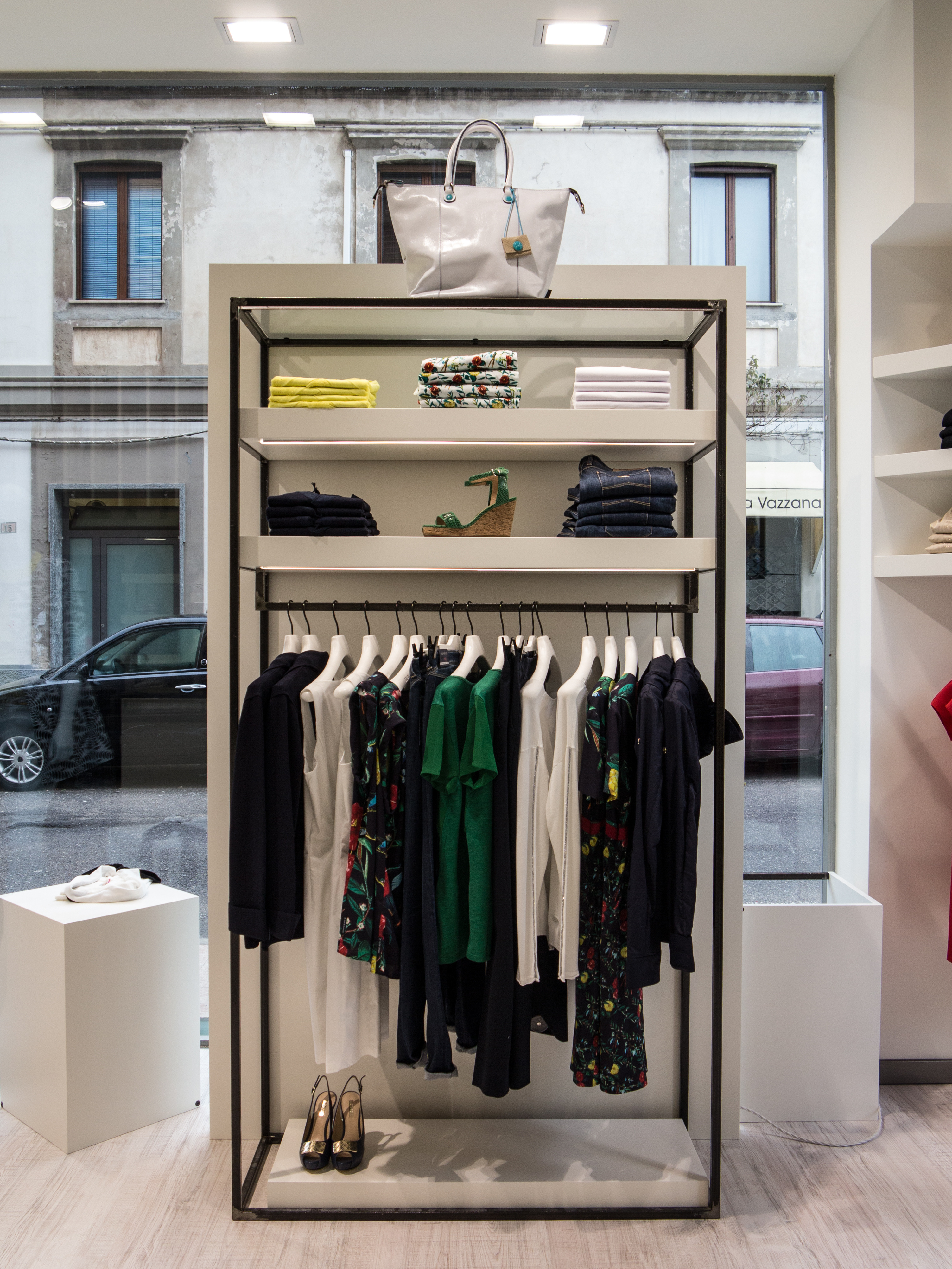 2015 年完成的“My Wear”木结构展示店-54