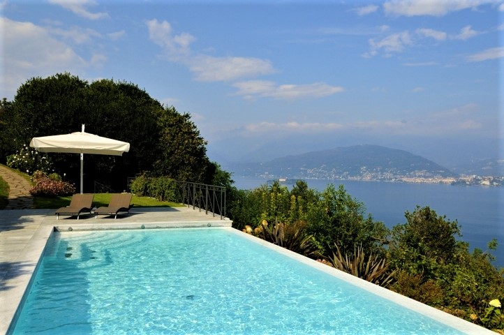 湖光山色中的水泥游泳池设计-0