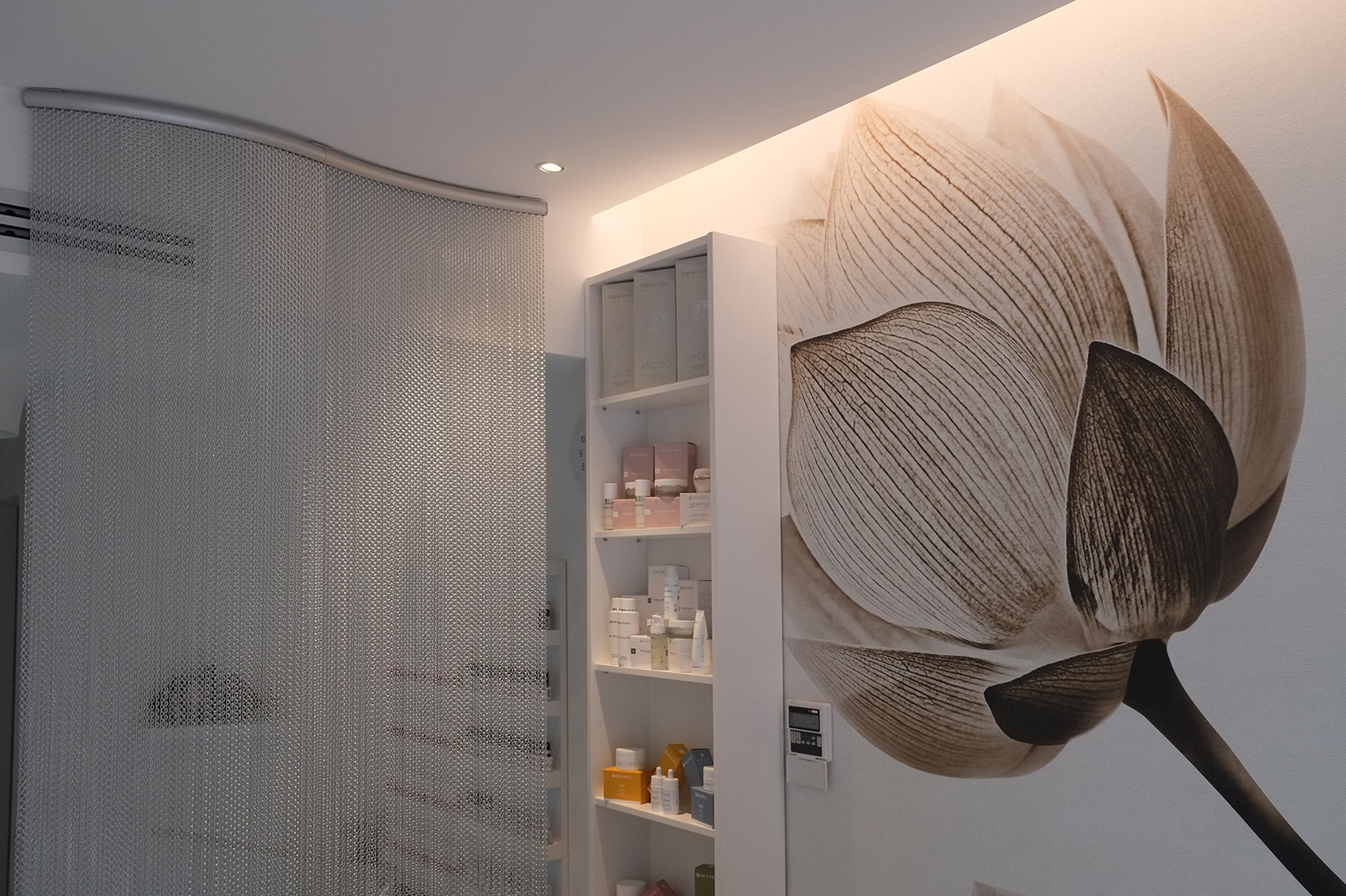 现代简约美学，2017 年完成的美容中心室内设计-25