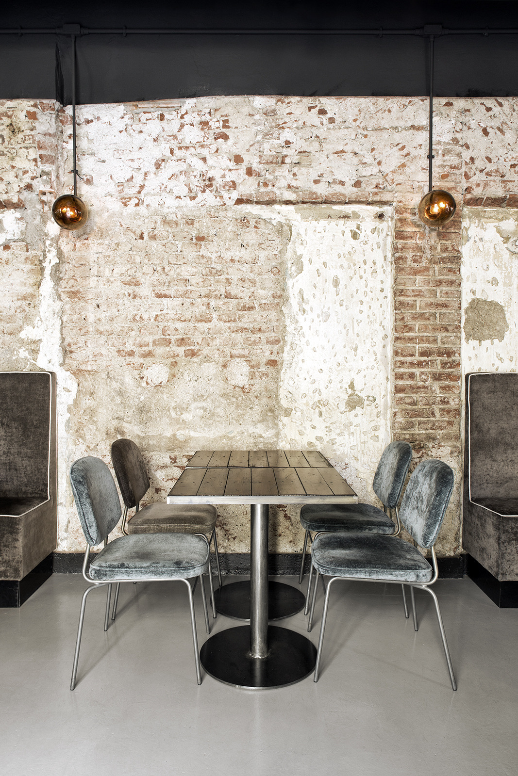 狭长空间变身优雅餐厅，设计师如何妙手回春？-0