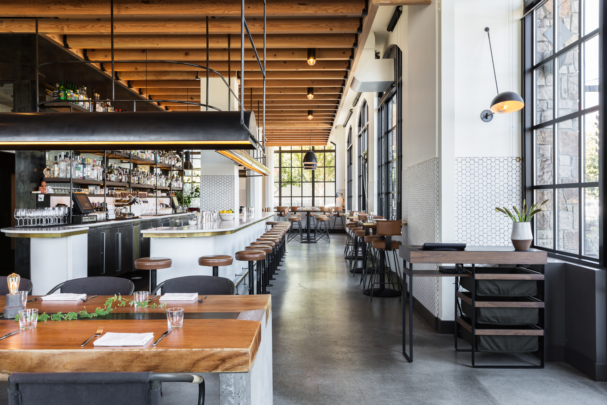 纳帕餐厅设计 | 融合古典与现代,展现加州风情-6