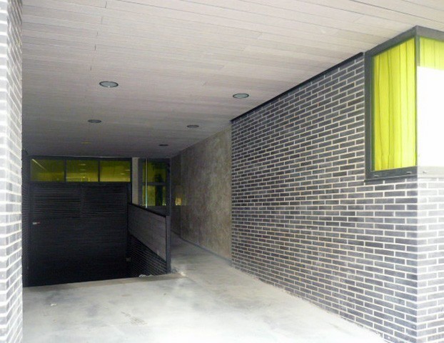 城市夹缝中的精致公寓楼-48