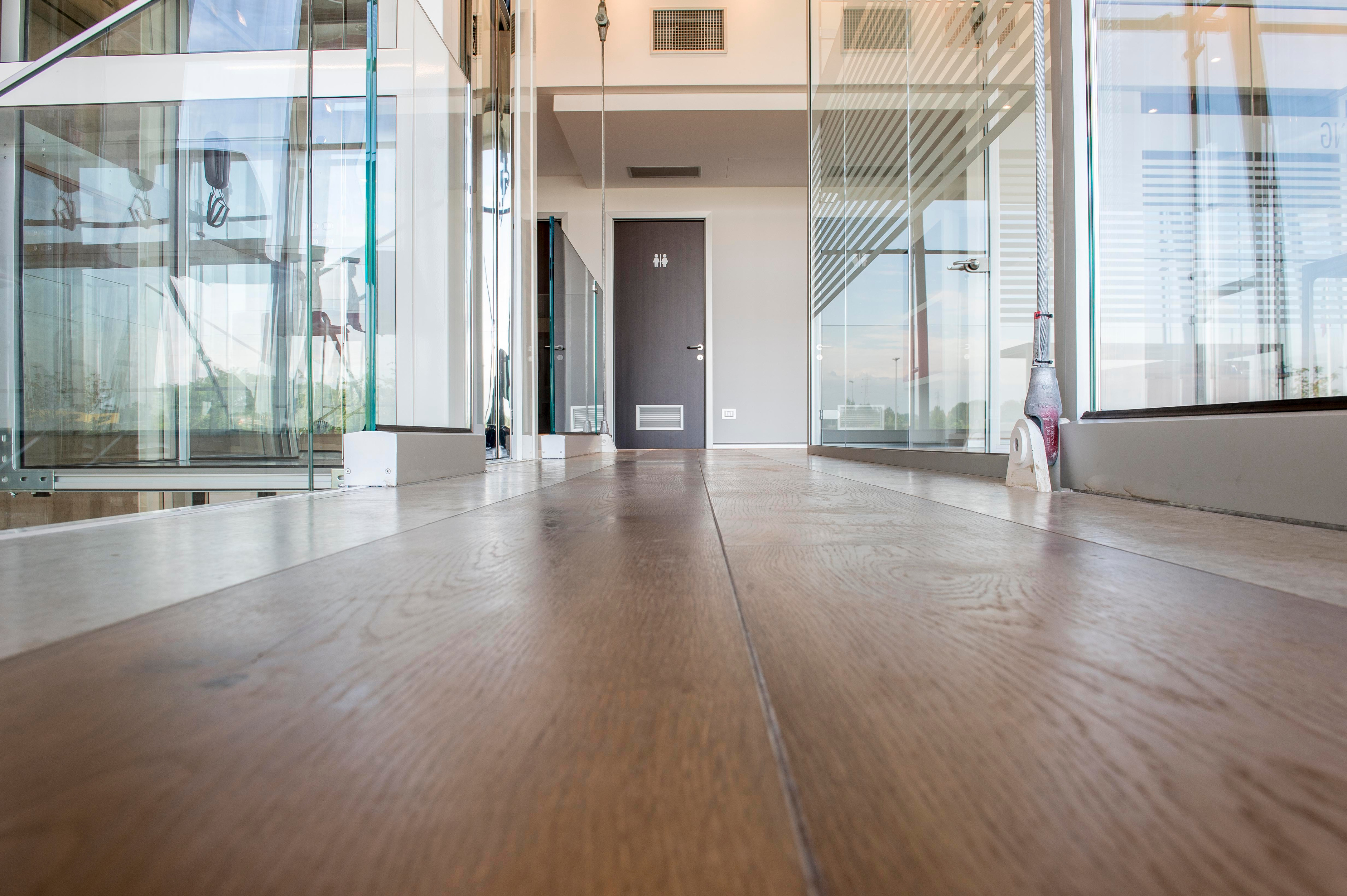 玻璃与钢铁的现代办公空间-20