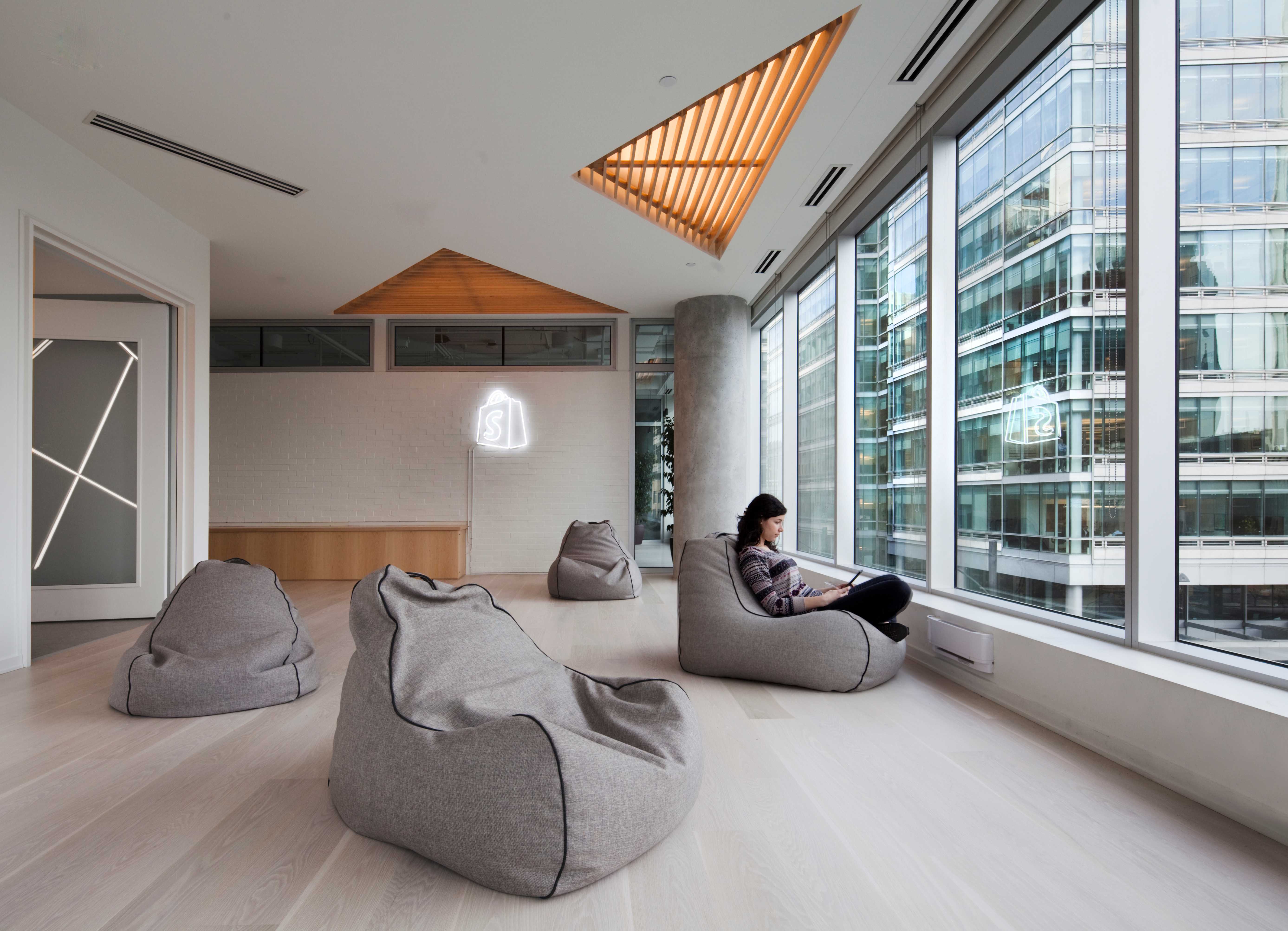 Shopify 蒙特利尔旗舰店，打造互动式景观办公空间-0