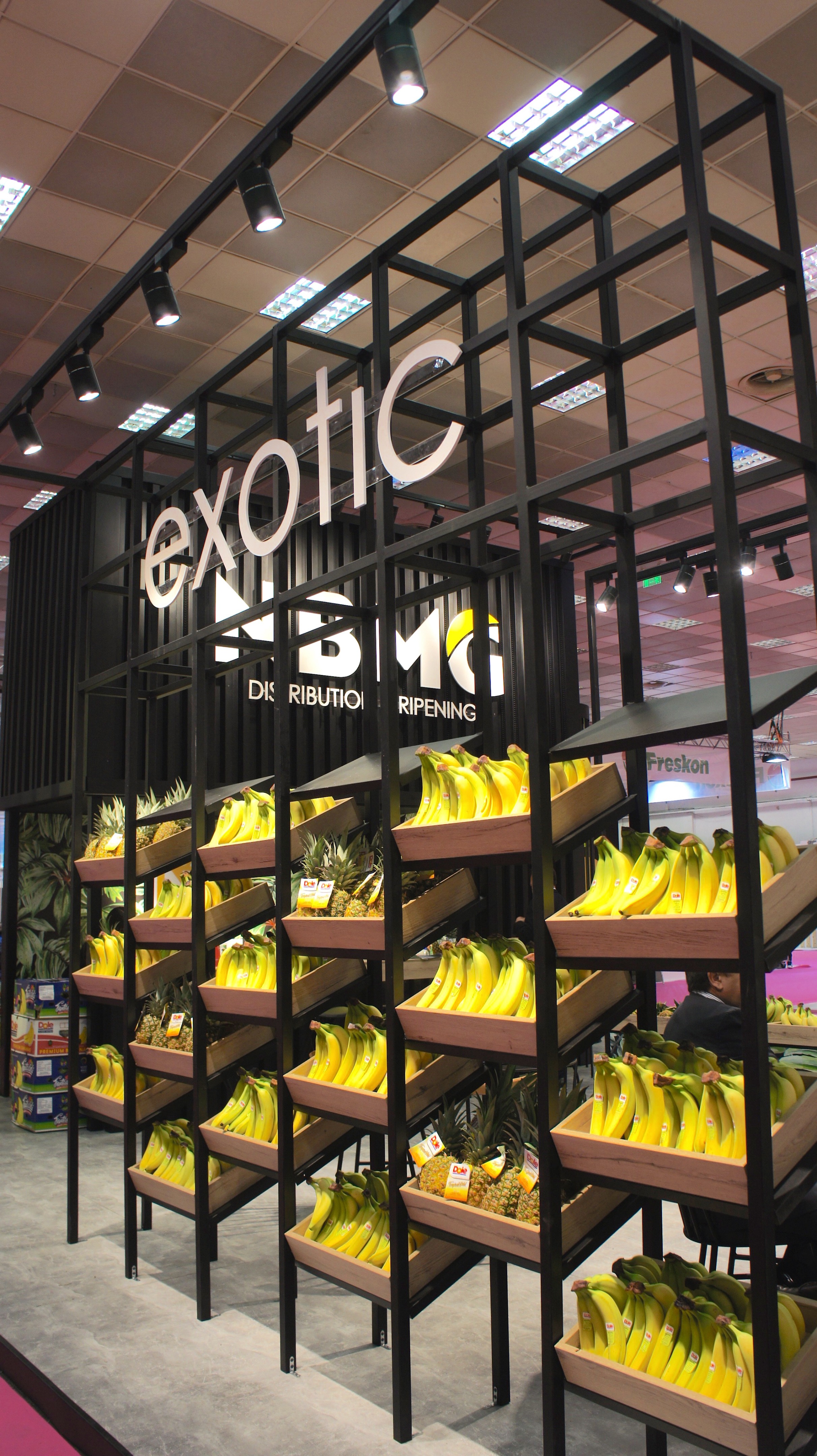 2018 年完成的垂直花园墙展览设计-3