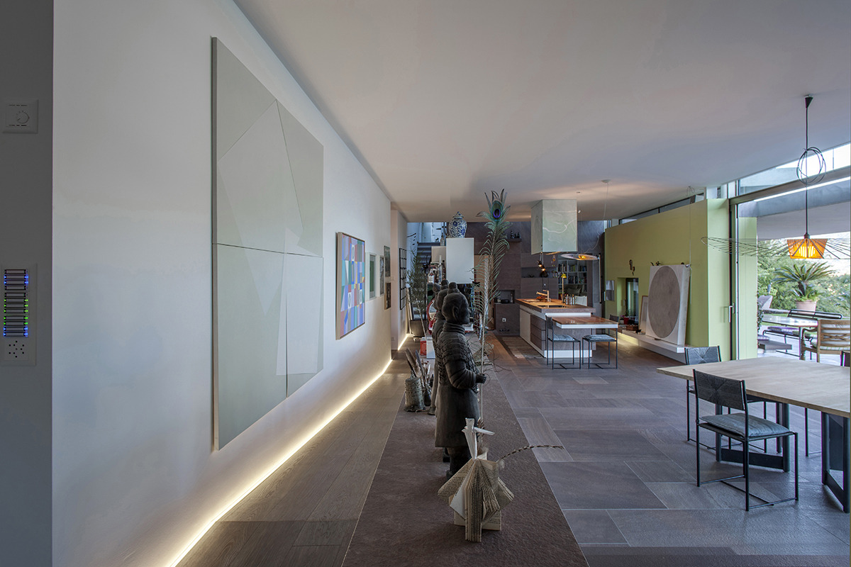 意大利马焦雷湖畔的翻新单家庭住宅-13