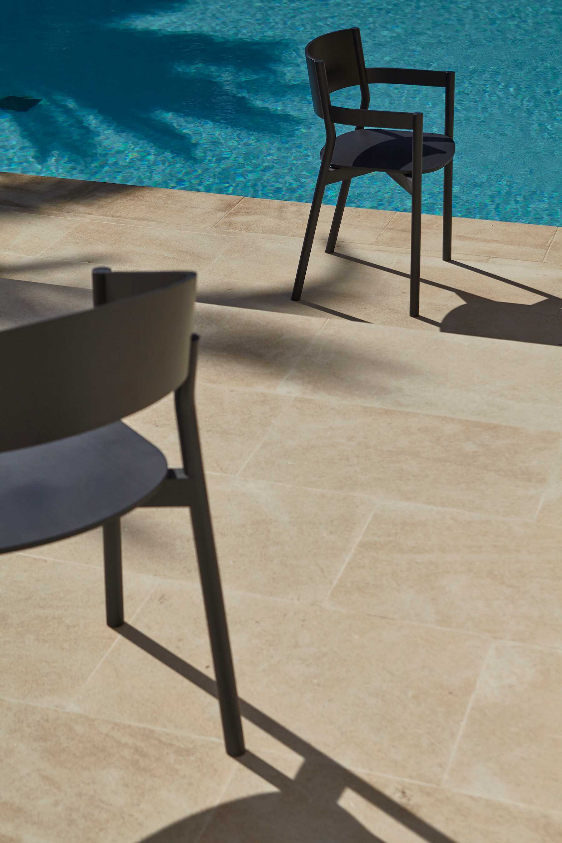 伦敦设计师 Timothée Mion 的极简主义椅子 Plouf-13