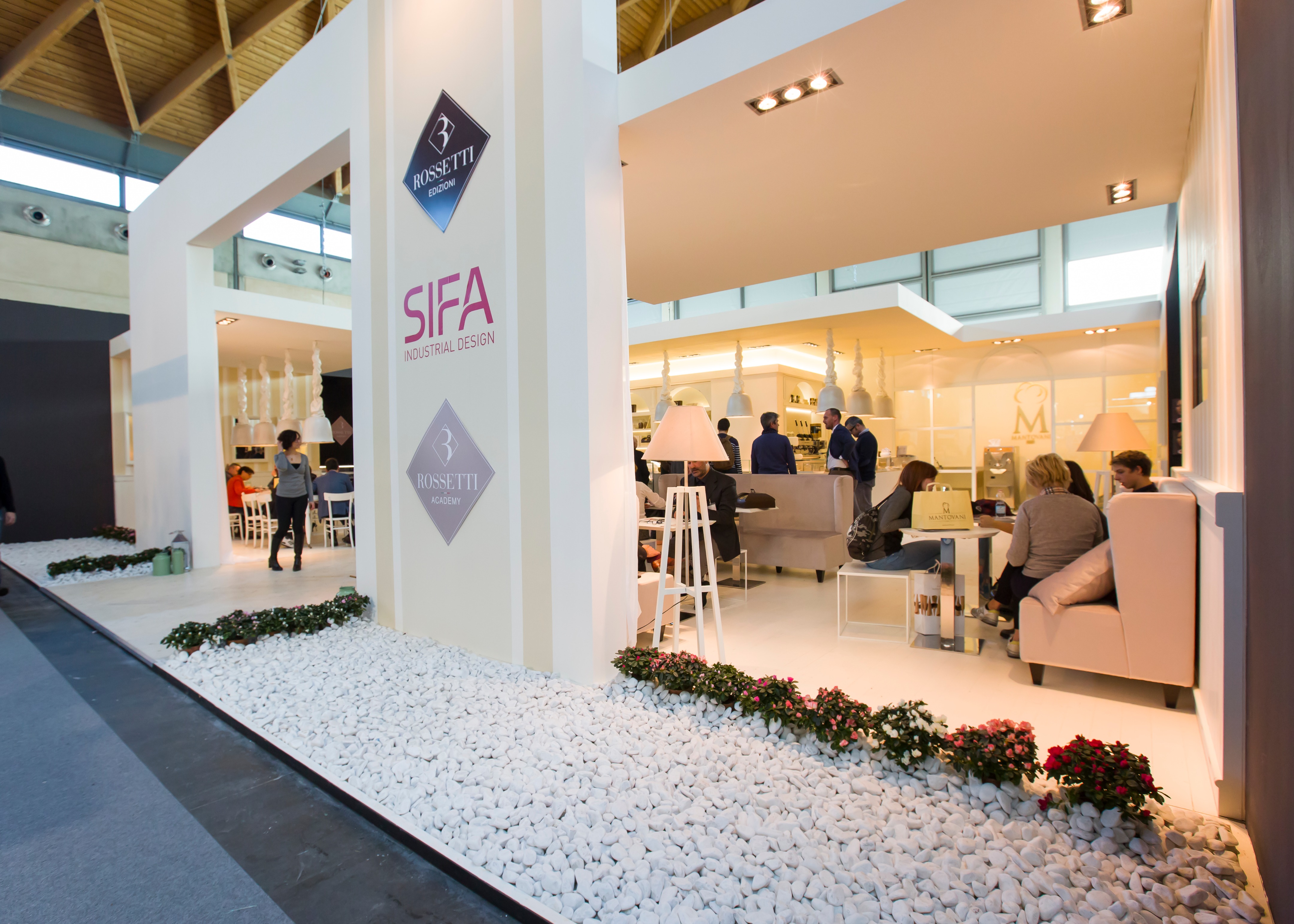 2016 年完成的曼托瓦尼奢华冰淇淋品牌加盟店设计-6