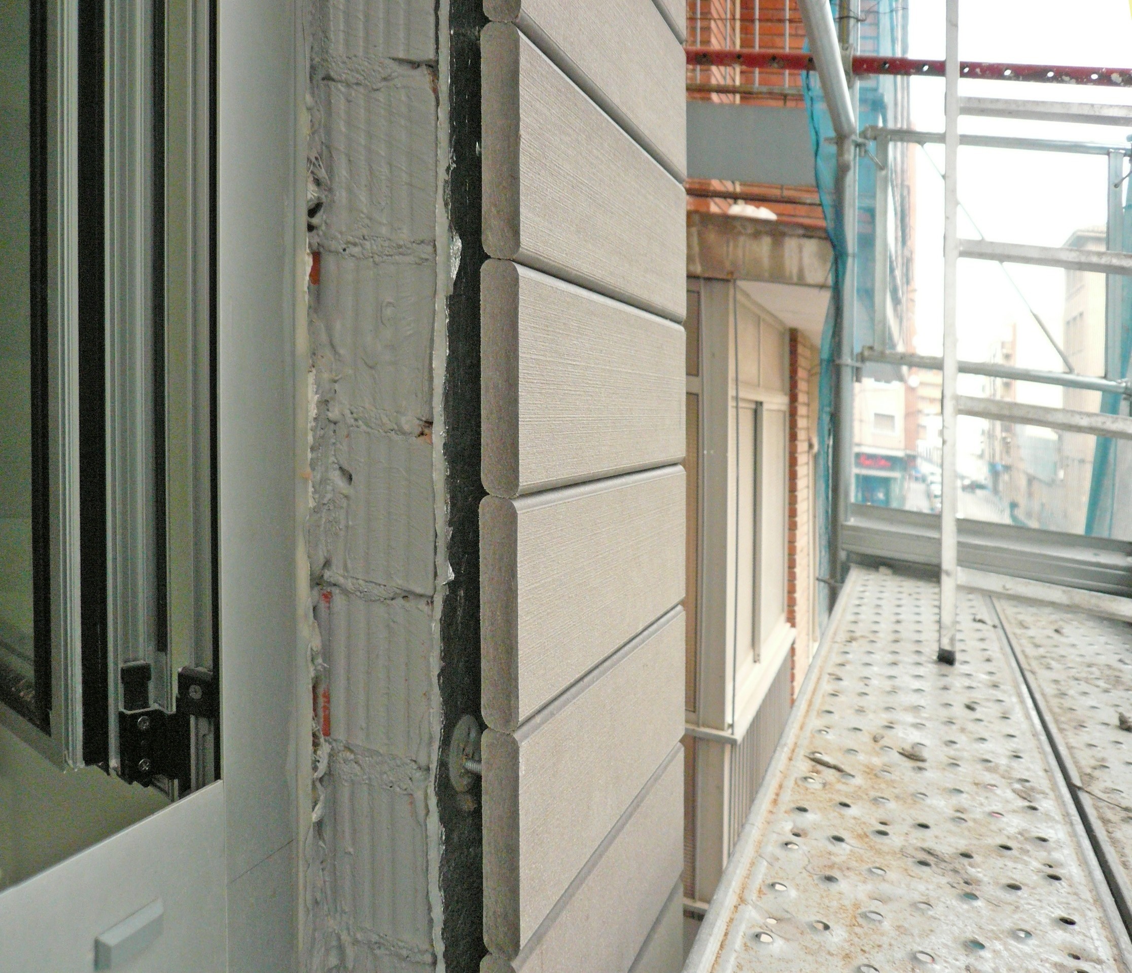 城市夹缝中的精致公寓楼-12