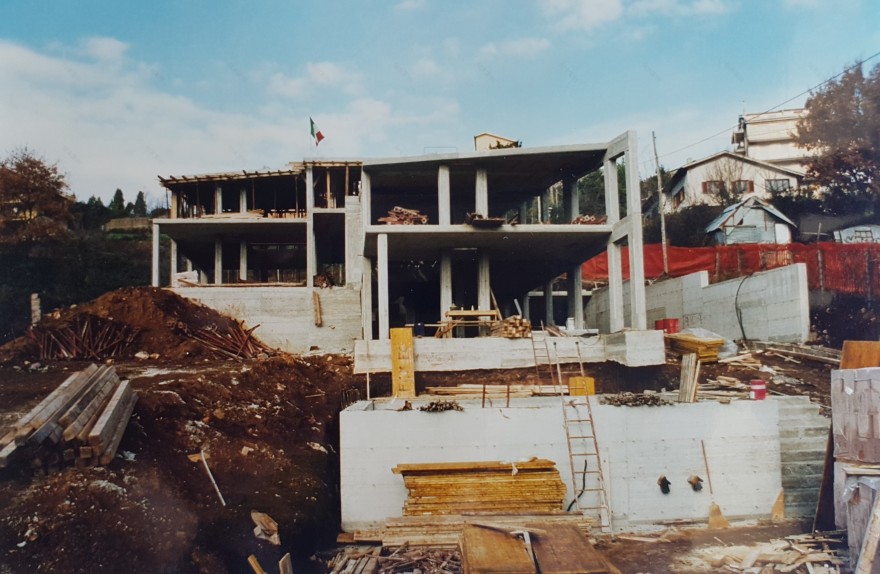 意大利橄榄树丛中的双层别墅设计-84