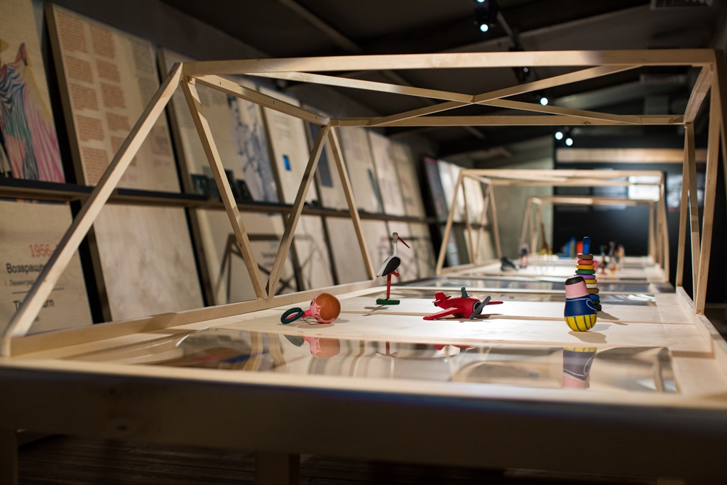 命运之桥 · Boris Kreutzer 儿童玩具素描展-0