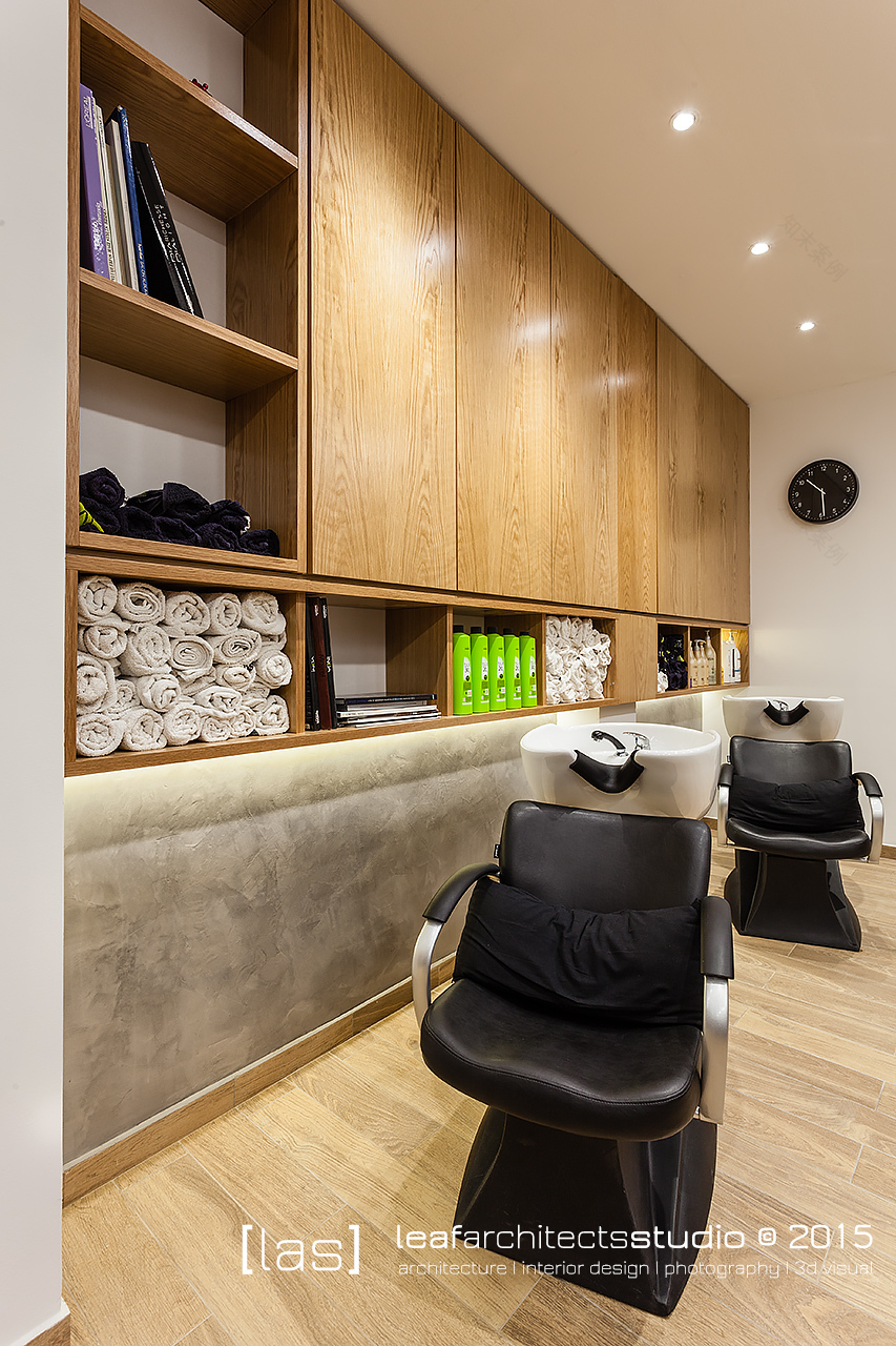 繁忙街头 80 年代大楼里的 HAIRDESIGN 沙龙-5