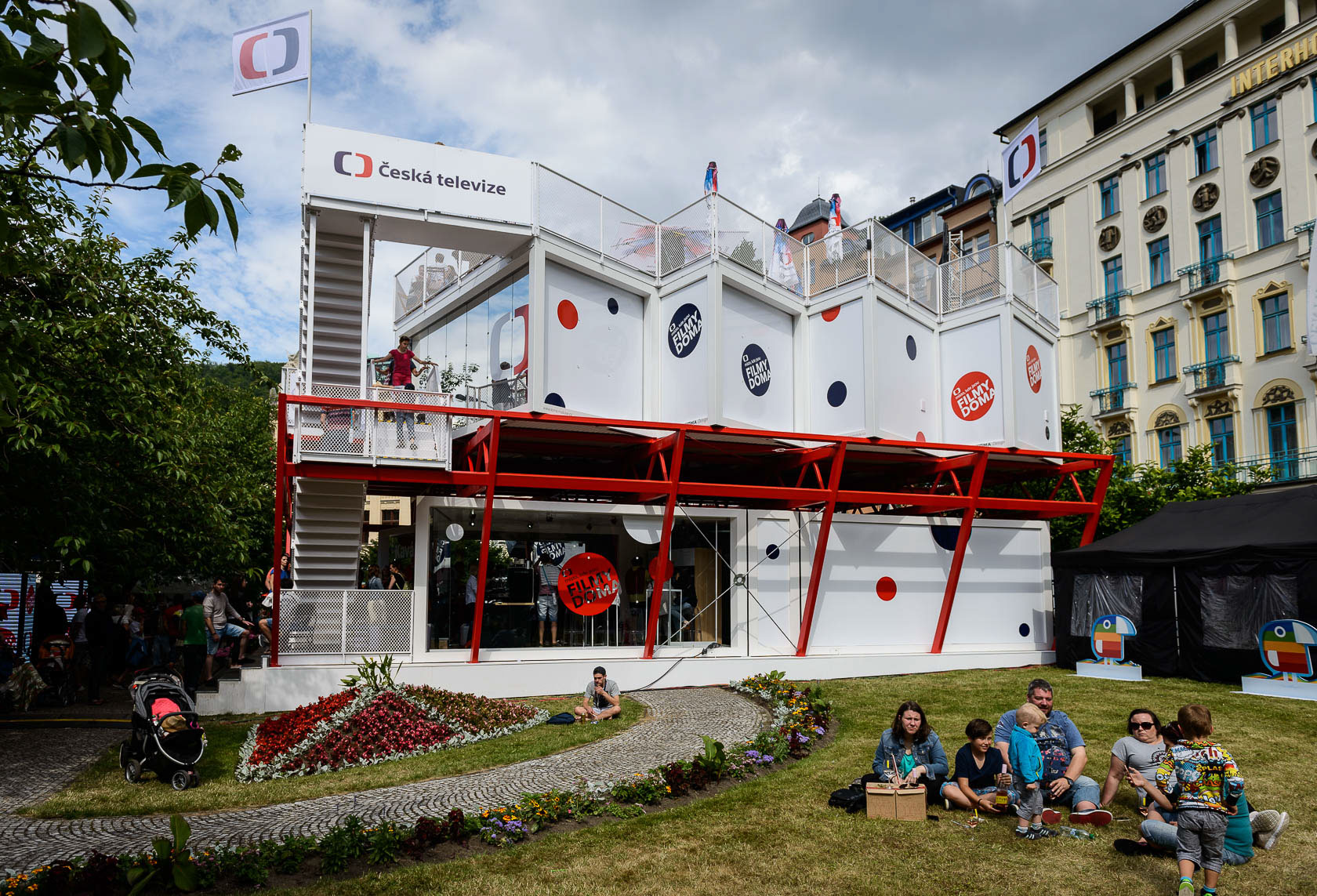 悬浮模块打造的红钢电视大厦-1