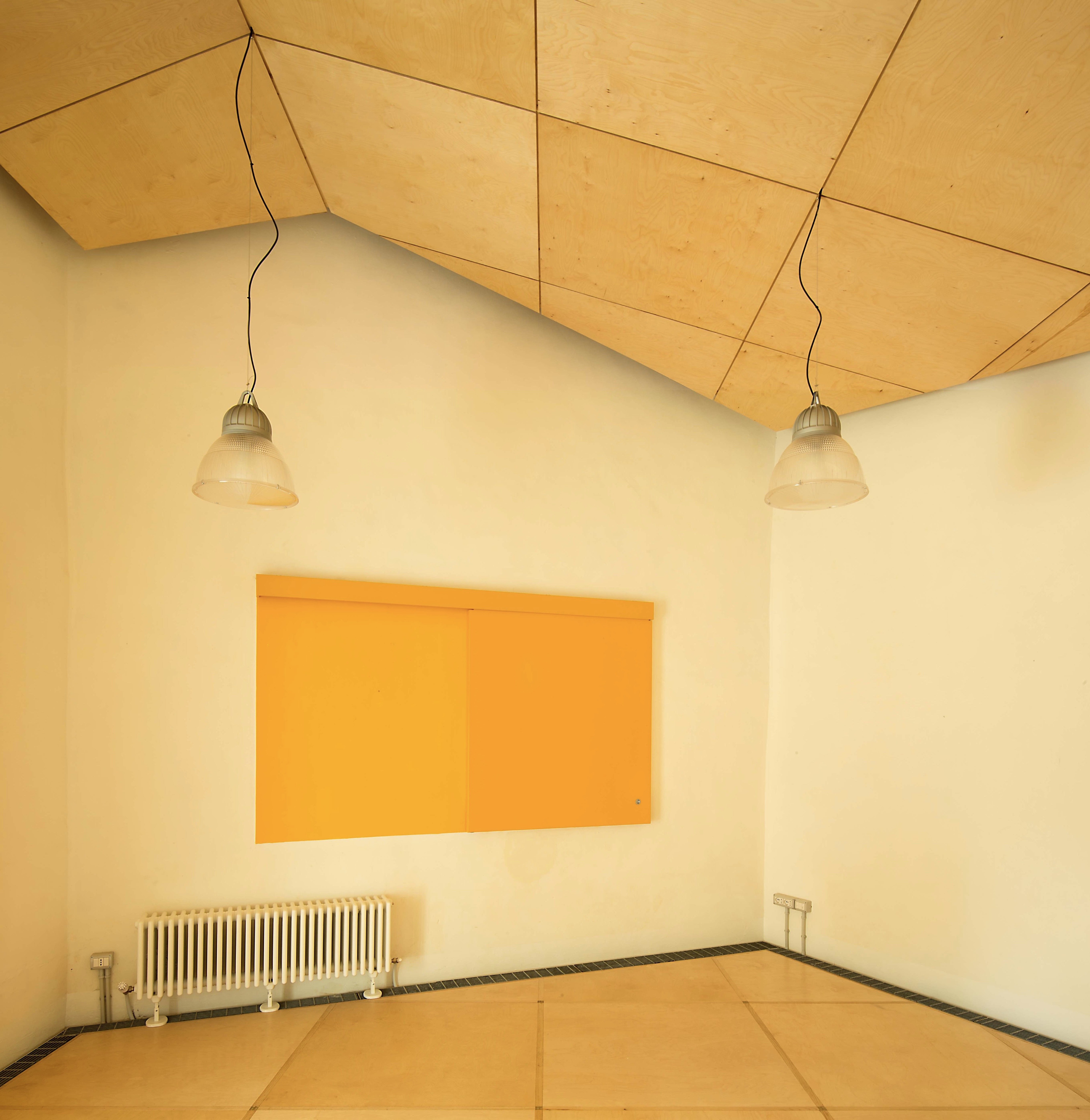 Abadir Academy 旧建筑改造，木质与彩色玻璃的现代融合-12