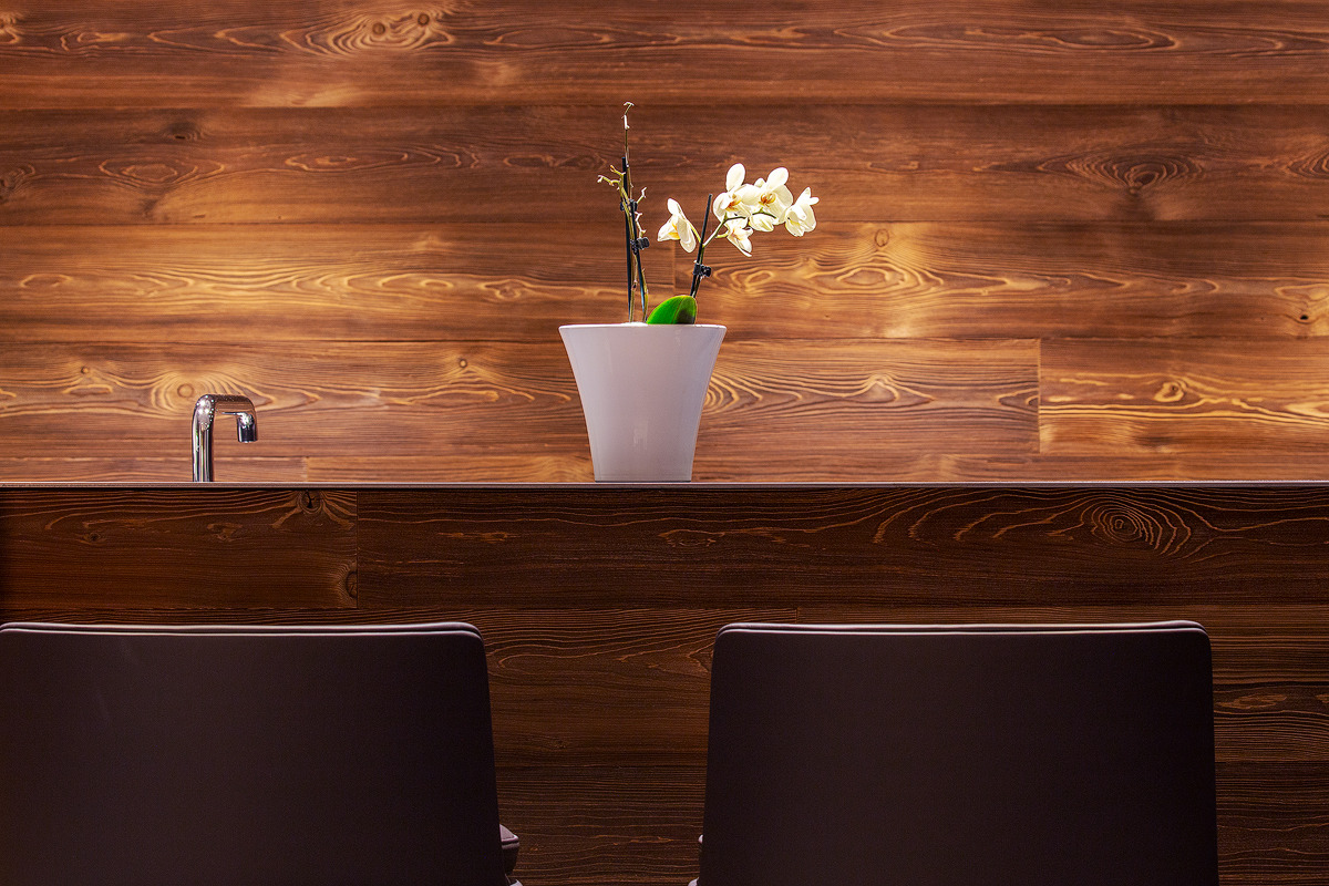 温暖木质与现代铁艺的优雅融合-5