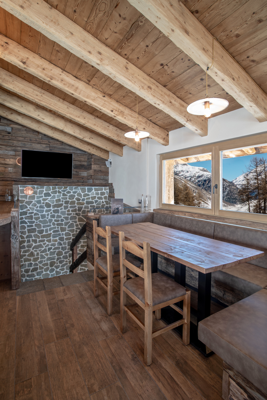 雪山之上的温馨猫舍——La Tana del Gatto 餐厅设计-25