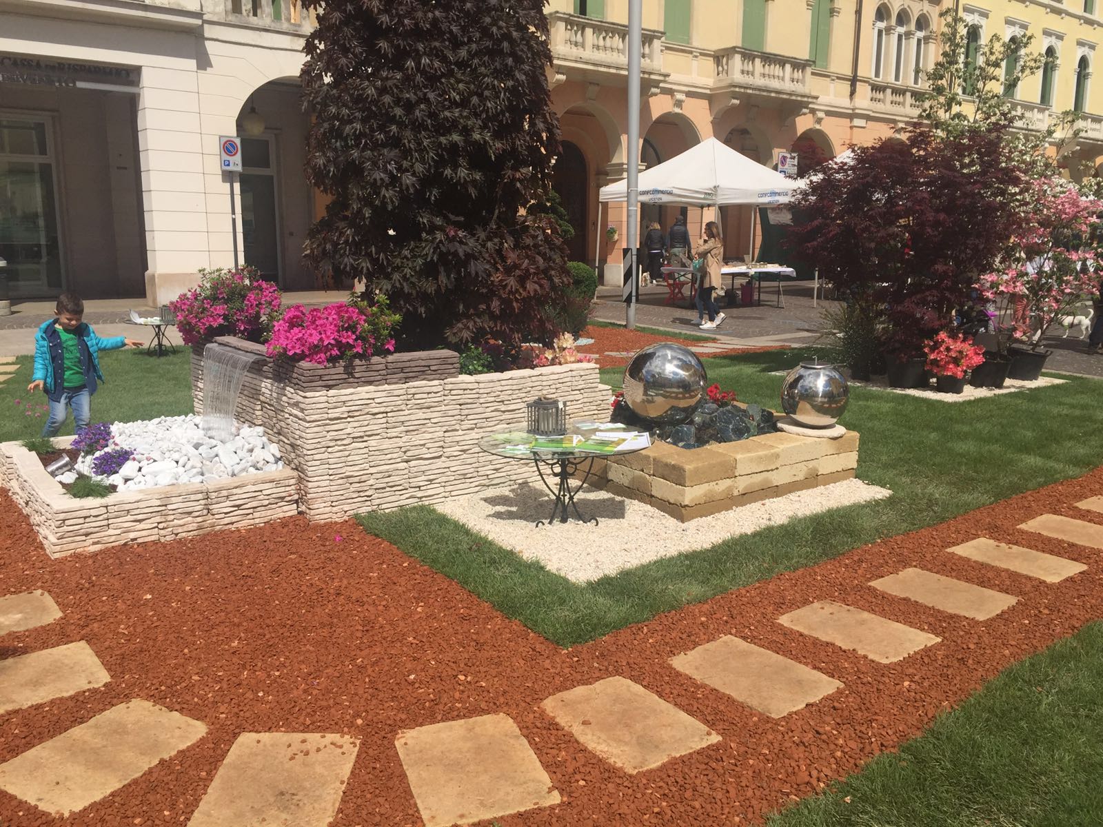 2016 年意大利公共广场家具定制案例-12