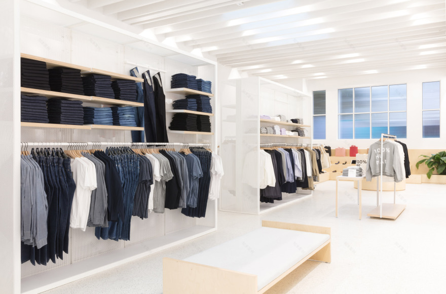 旧金山百年老建筑里的极简时尚空间——Everlane 新店-3