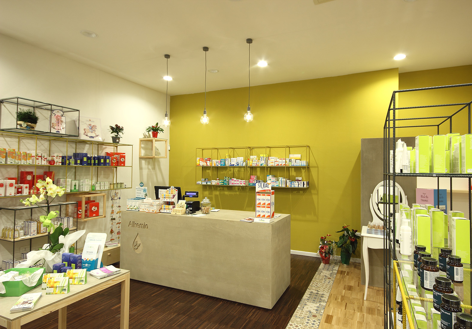 2015 年完成的 Parafarmacia Alkemia 药店室内设计案例-7