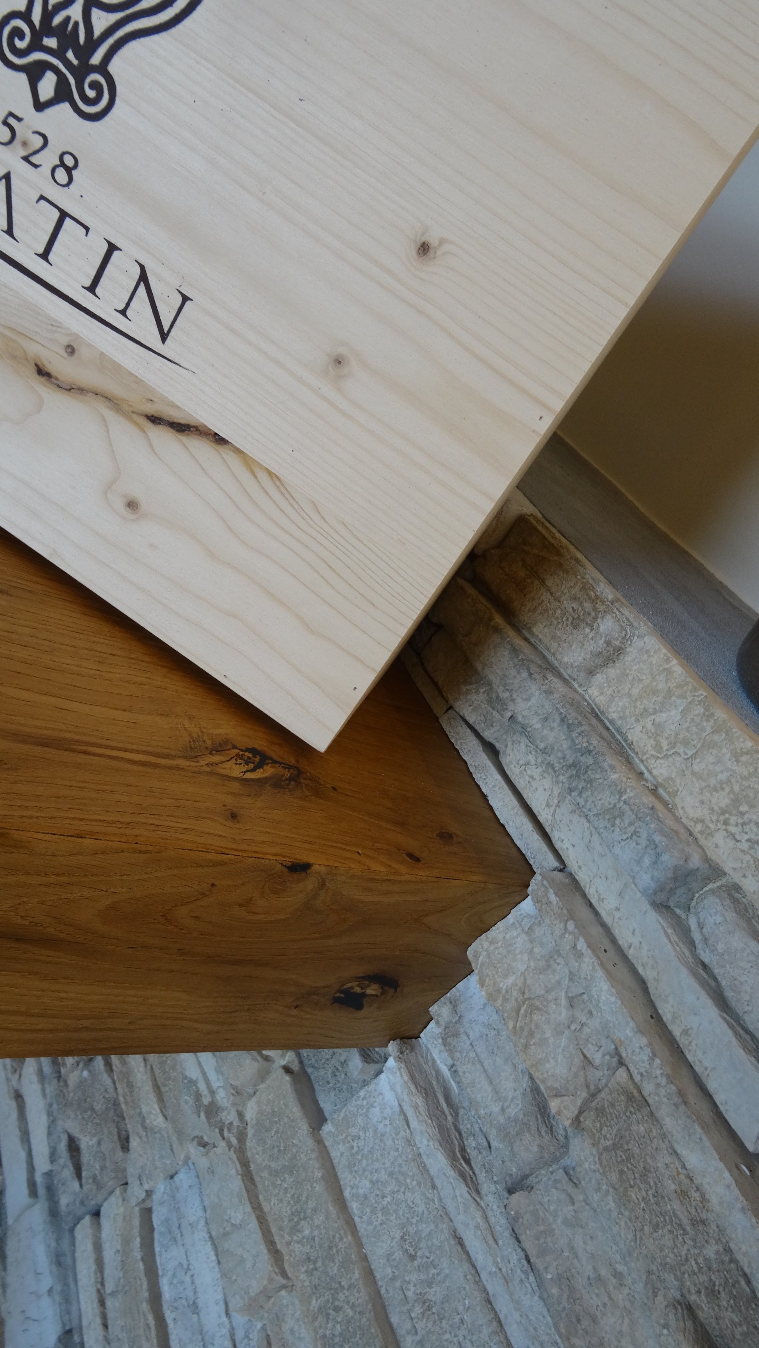 获奖酒庄打造品酒室，古董橡木诠释意大利风情-20