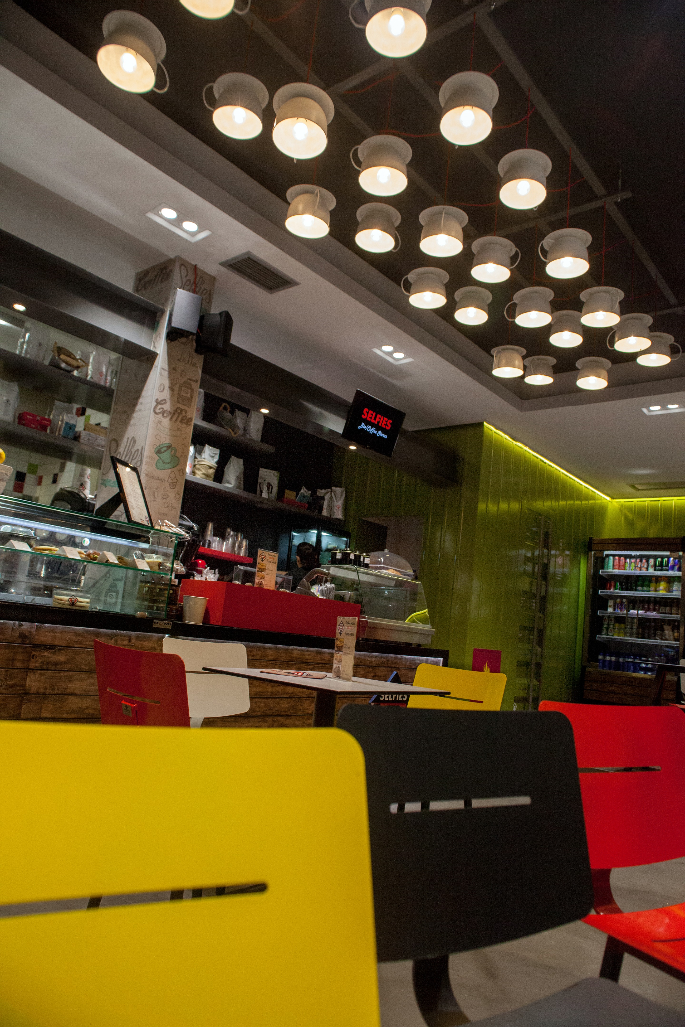 2015 年完成的 SELFIES 咖啡厅室内设计-15