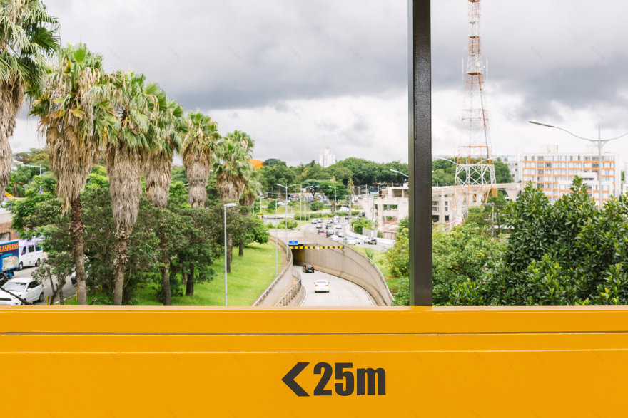 巴西圣保罗国际机场通道视觉设计-6