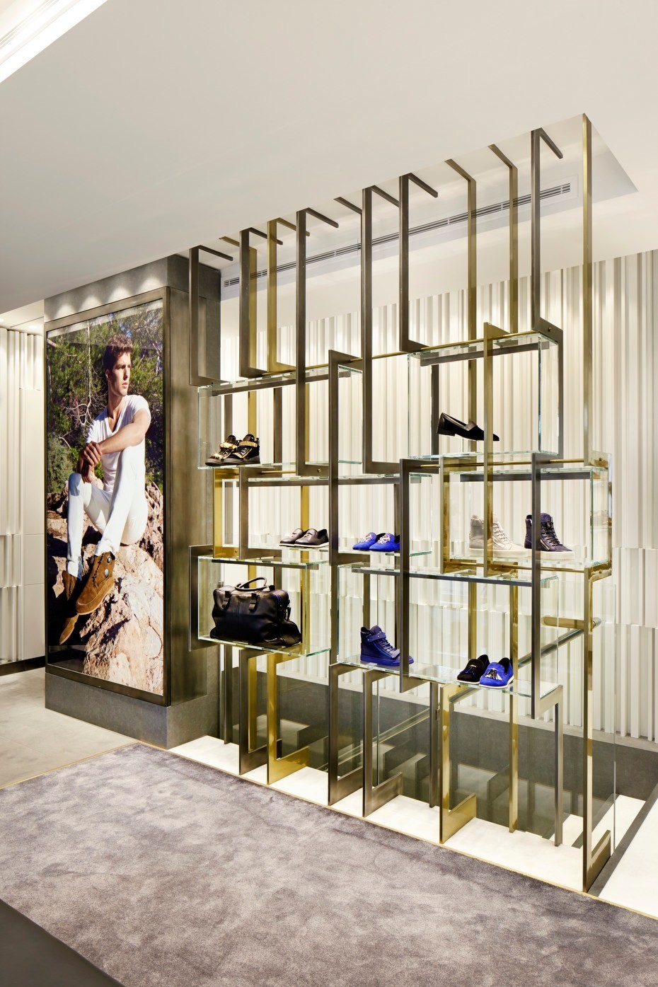 伦敦 Giuseppe Zanotti 男士专卖店 - 传统意式风情与现代空间的完美融合-2