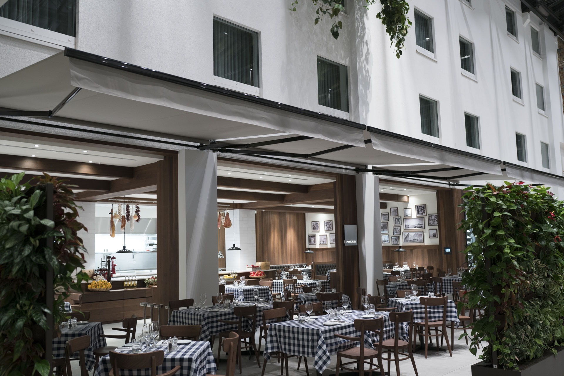 2017 年完成的 Hotel Estrel Portofino 餐厅室内设计-43