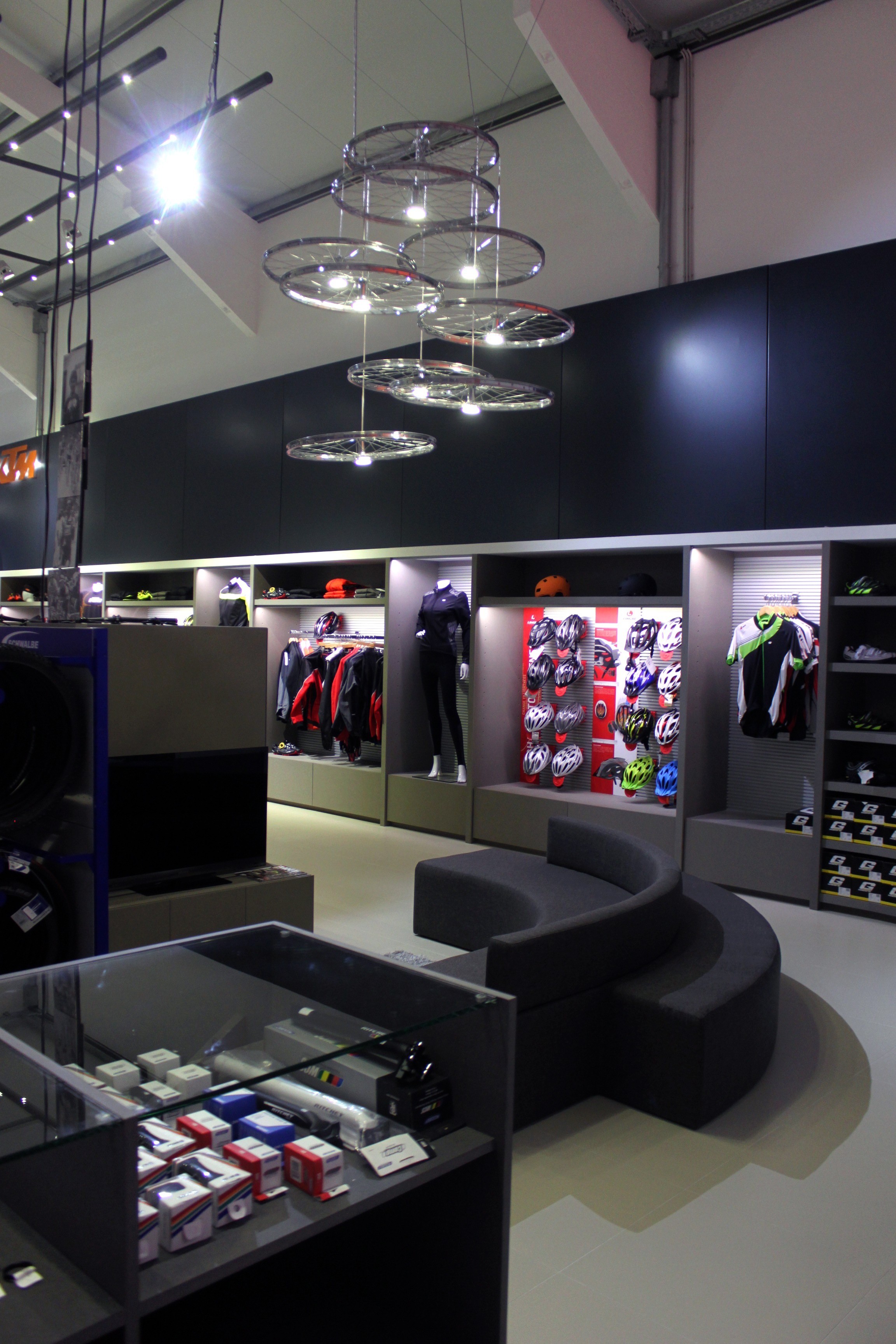 KTM Megastore 室内设计案例-1