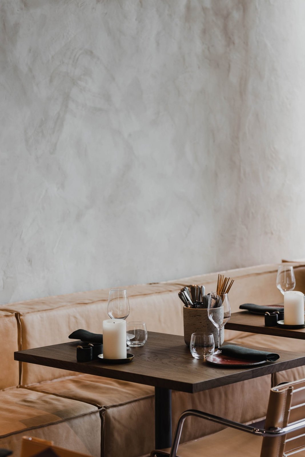 布鲁日 L.E.S.S 餐厅 | 现代木质餐饮空间-4