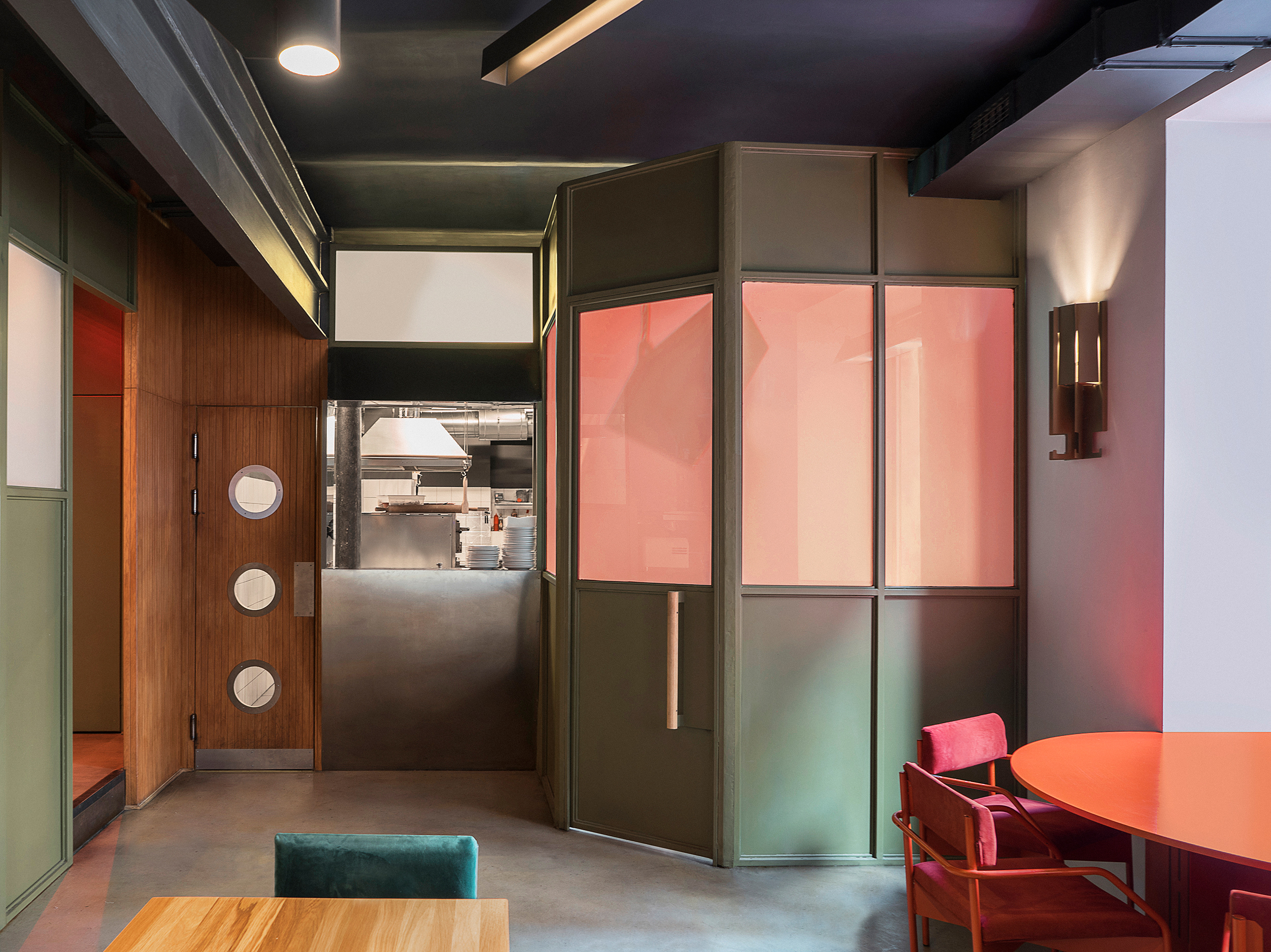 俄罗斯圣彼得堡的工业风巨型披萨俱乐部-10