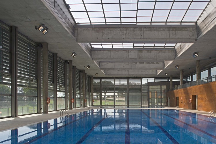 创新翻新体育设施，融入自然美景-23