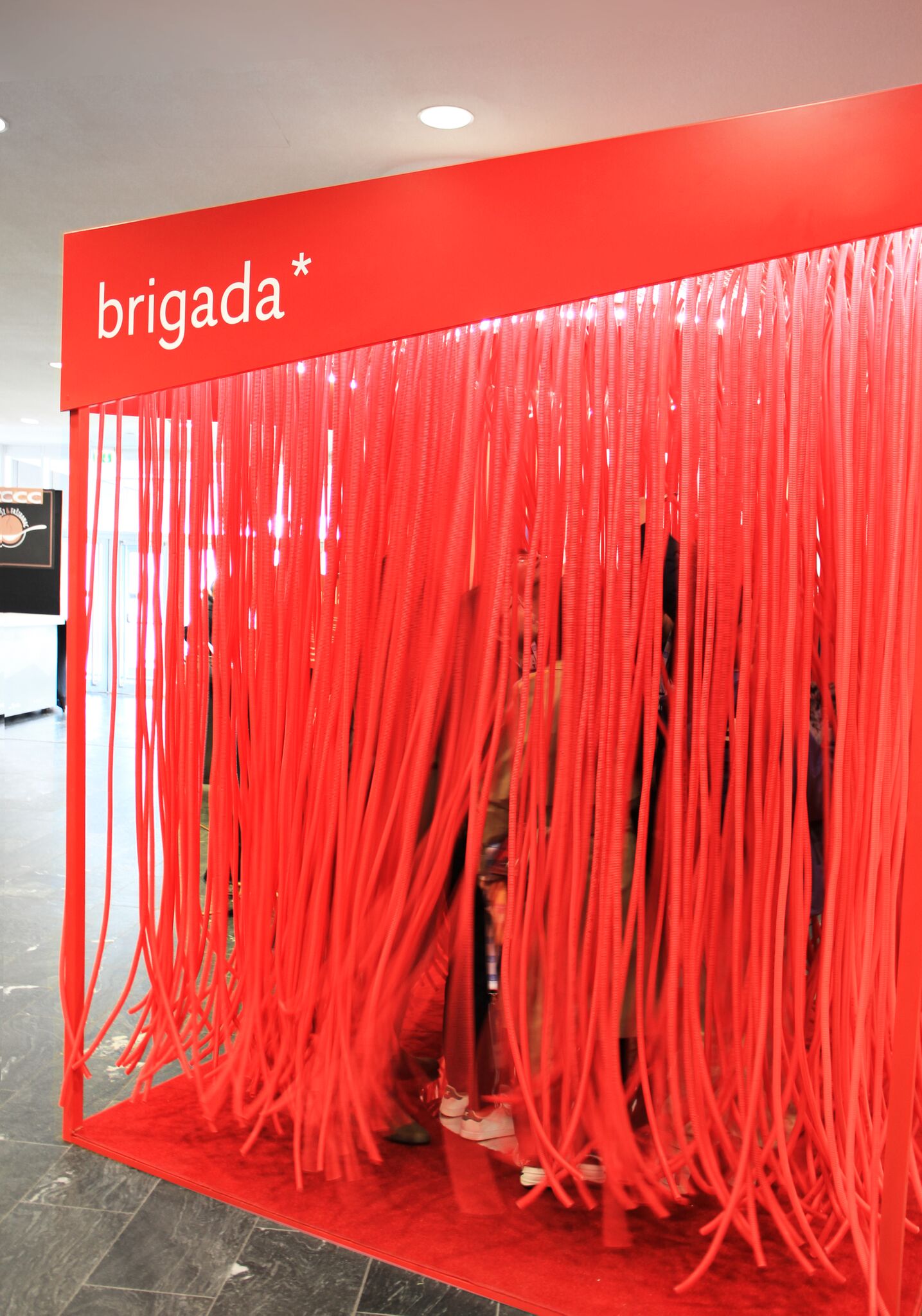 Brigada 无限镜像红立方展台-5