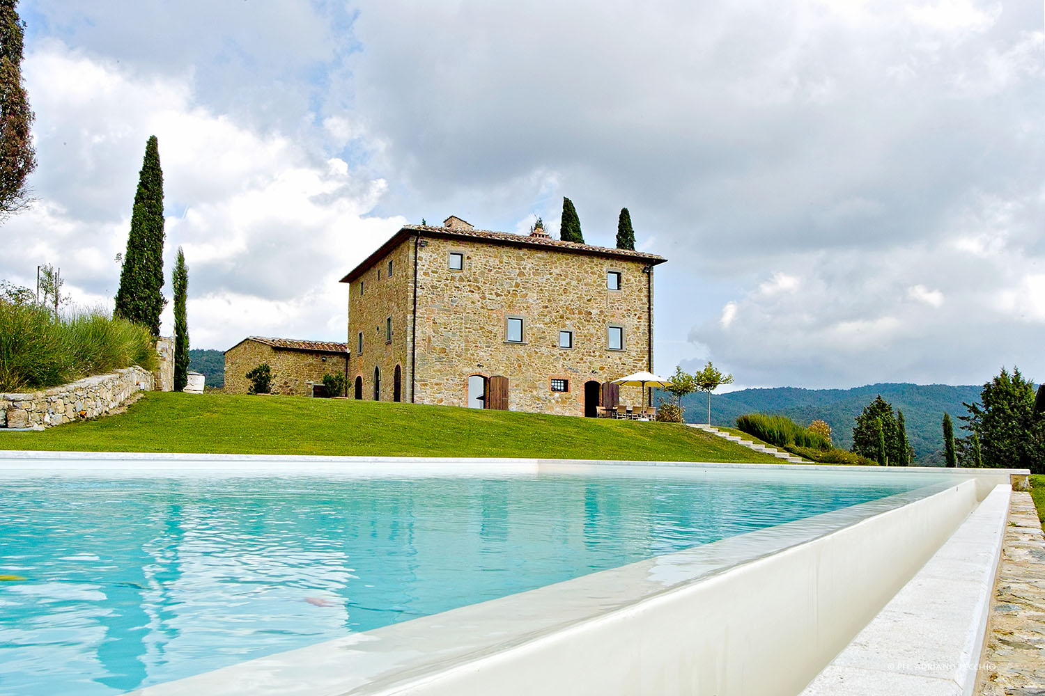 乡村别墅的复兴 | 简约、自然与历史融合-0