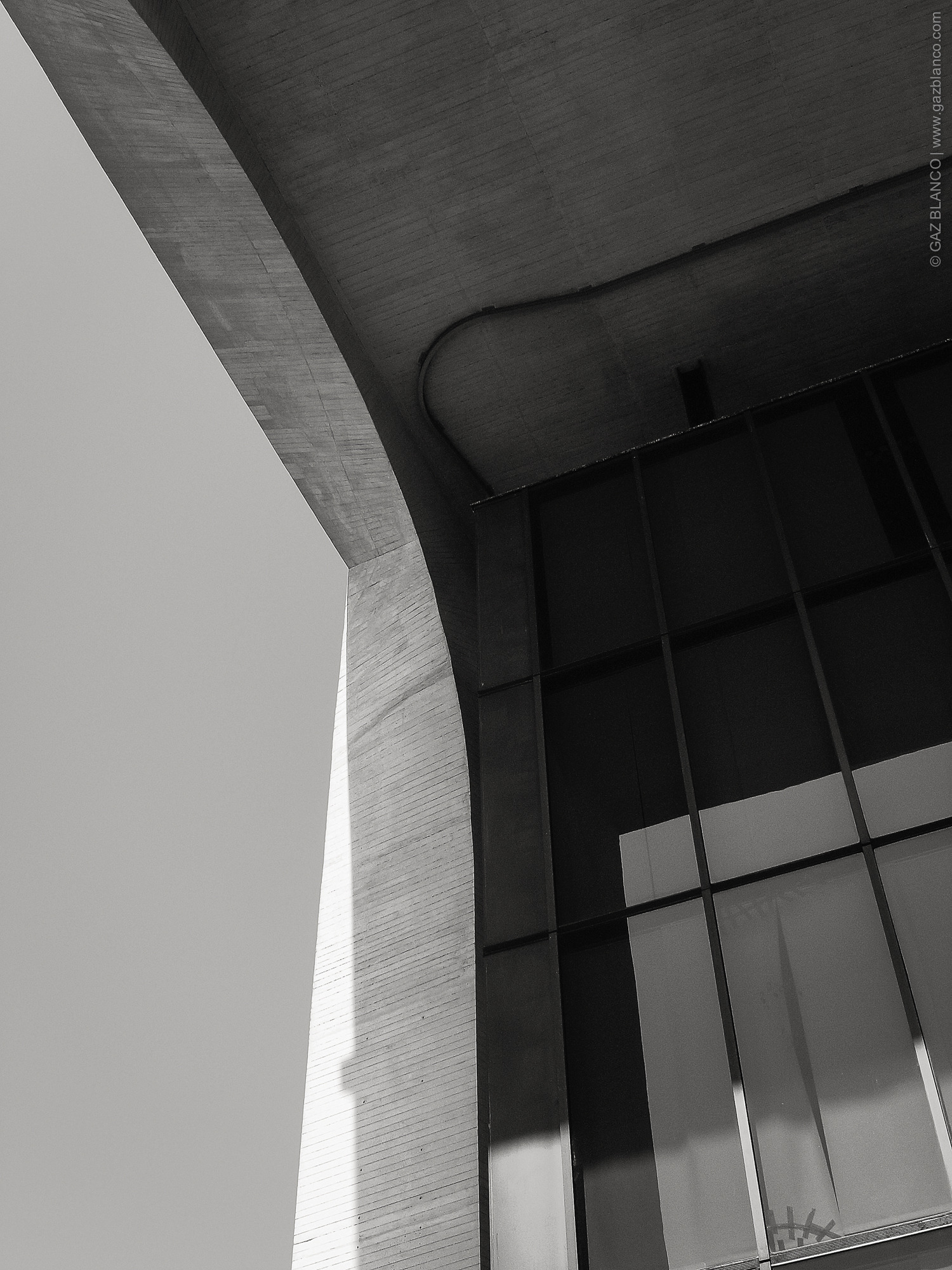 奥斯卡·尼迈耶的意大利 Mondadori 大厦 | 现代建筑的华美乐章-12