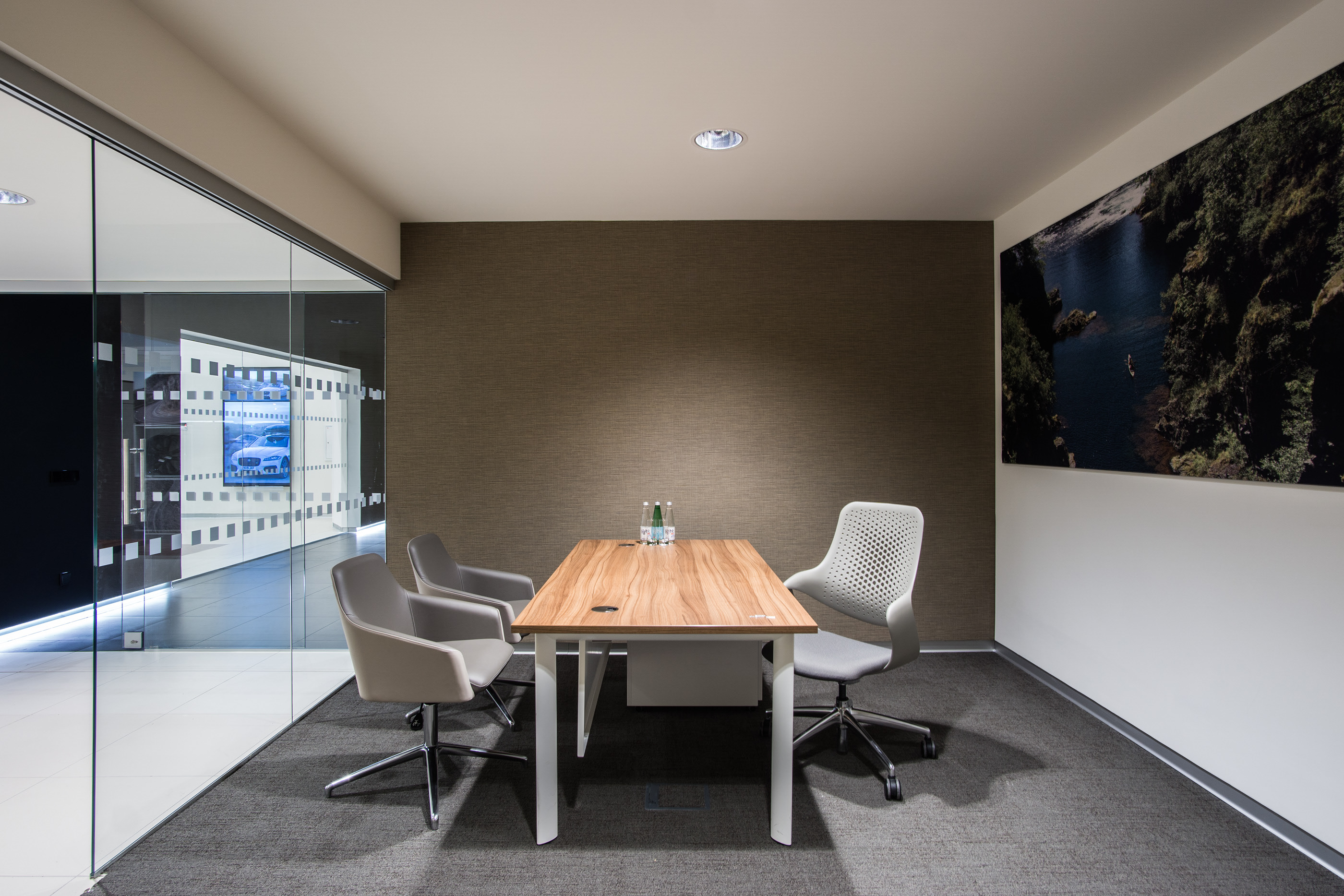 INCHCAPE - Jaguar/Landrover Showroom interior-15