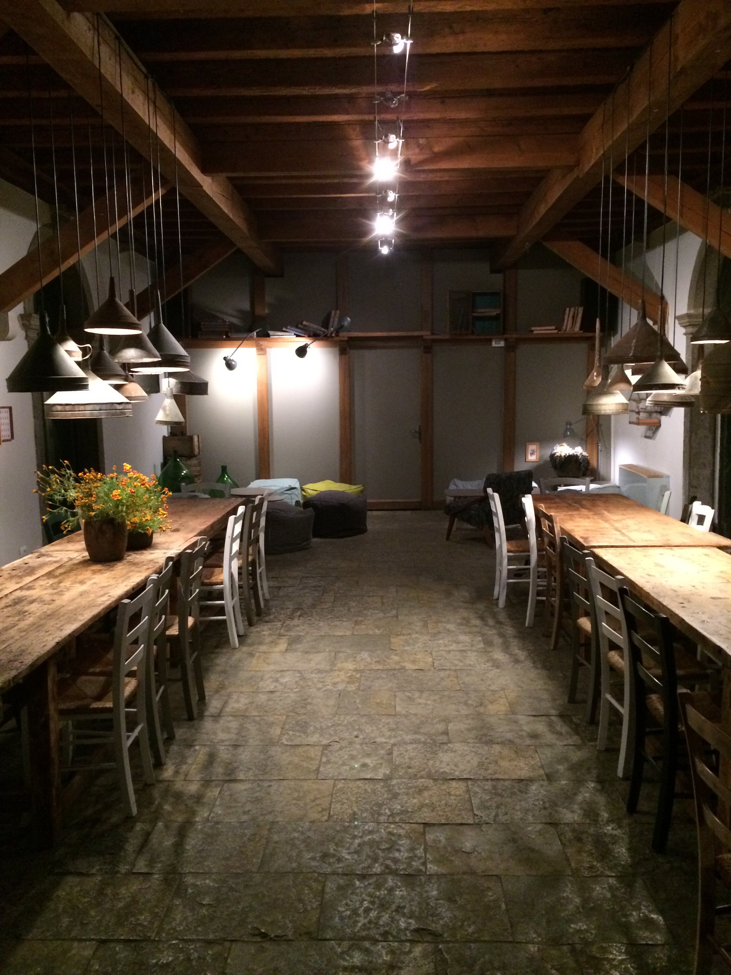 地窖酒吧“Dal Lendar”的复古与现代融合设计-2