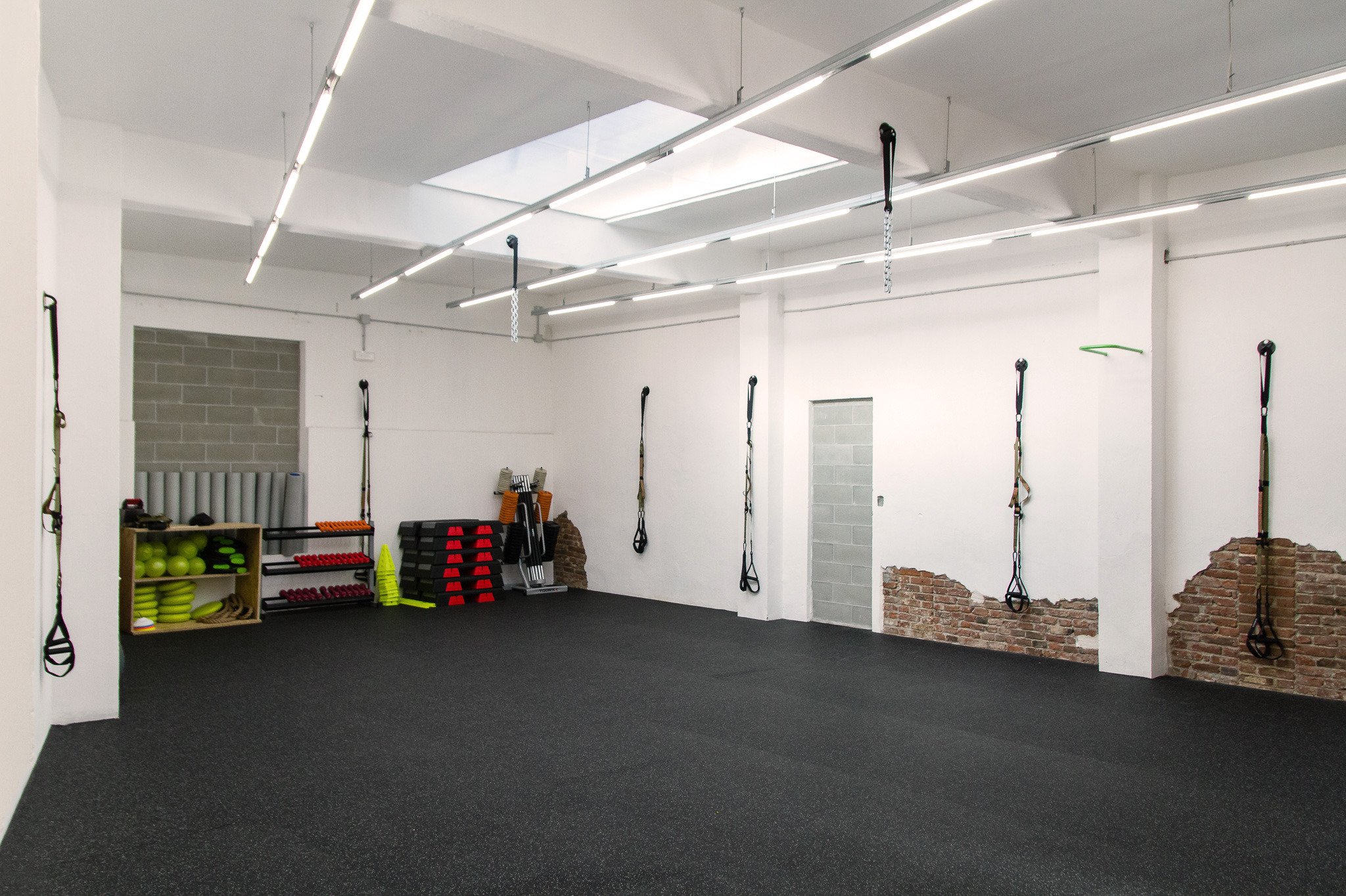 灵活多变的工业风健身空间-0