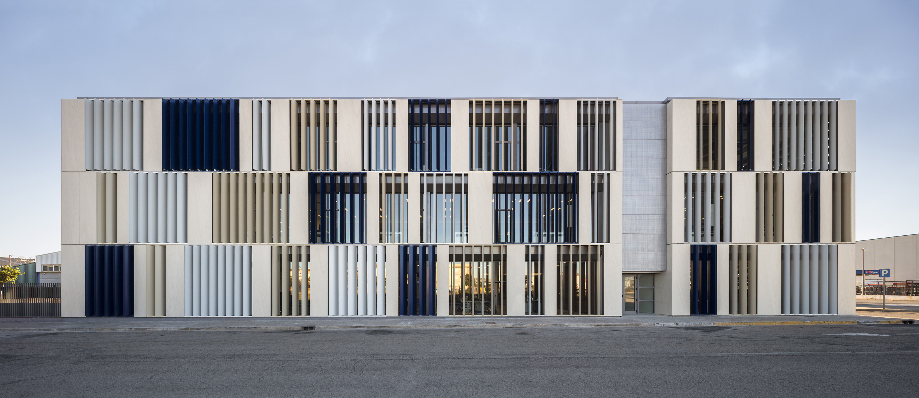 生态环保的"Sanlucar Fruit"办公室设计-2