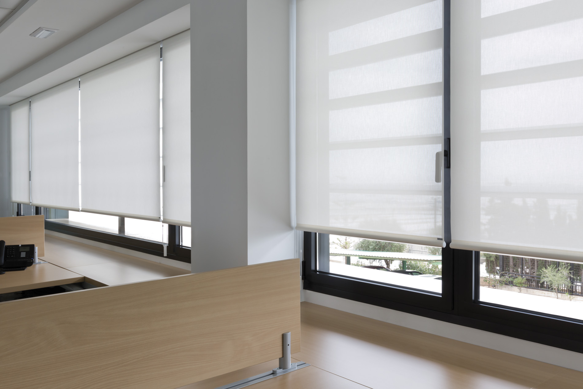 现代西班牙办公室的舒适卷帘设计-6