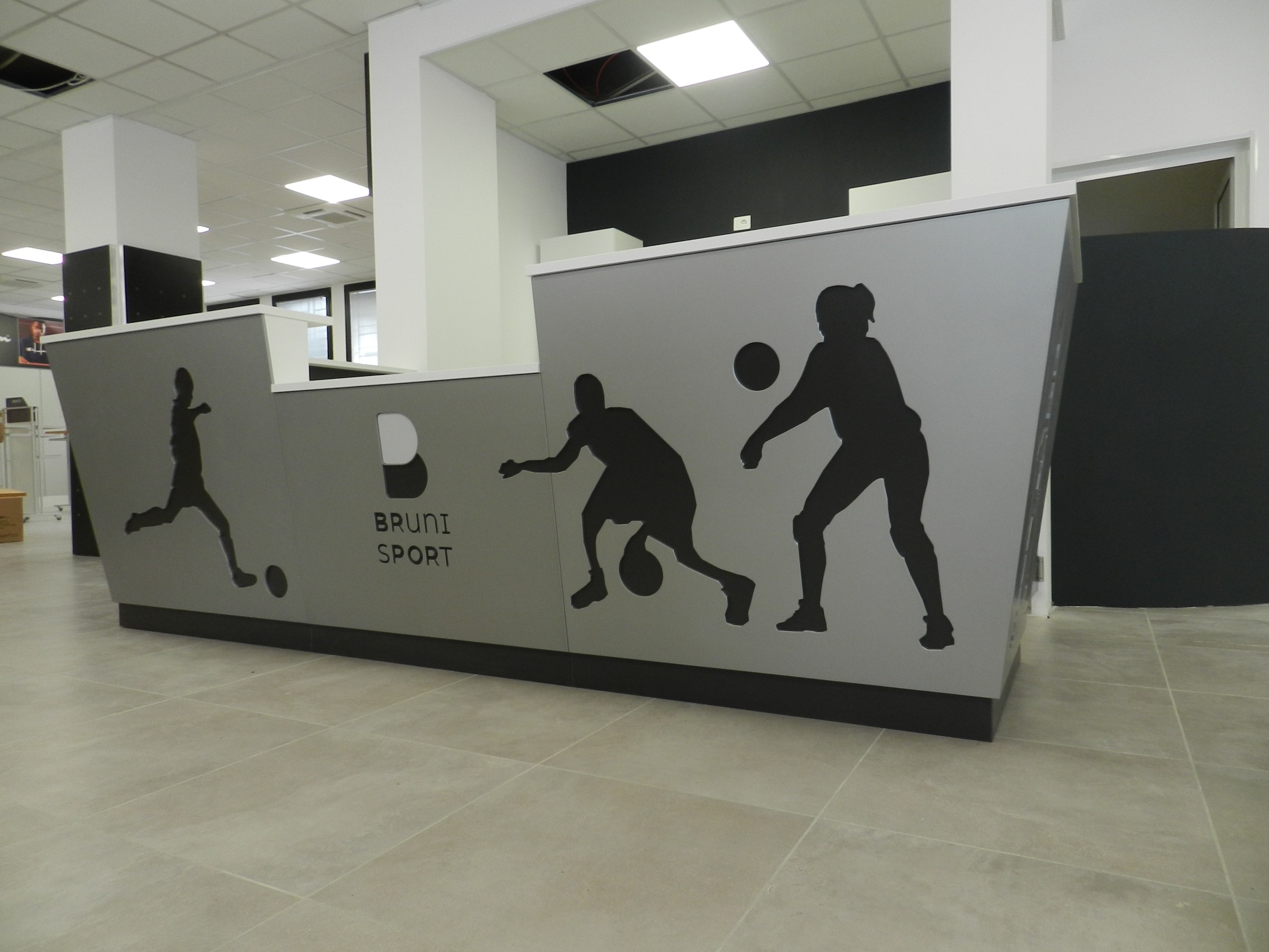 运动服饰专卖店设计-9