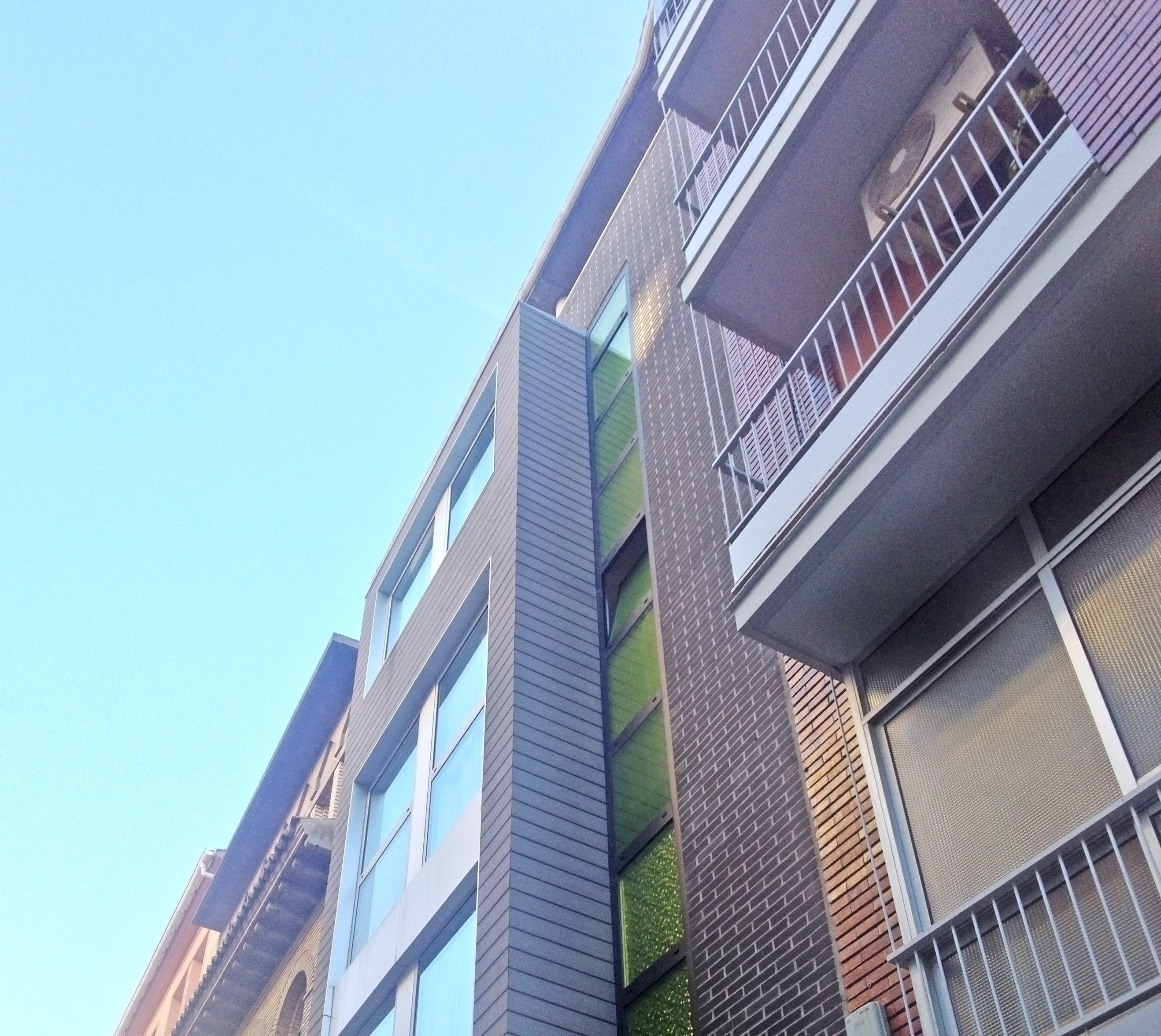 城市夹缝中的精致公寓楼-4