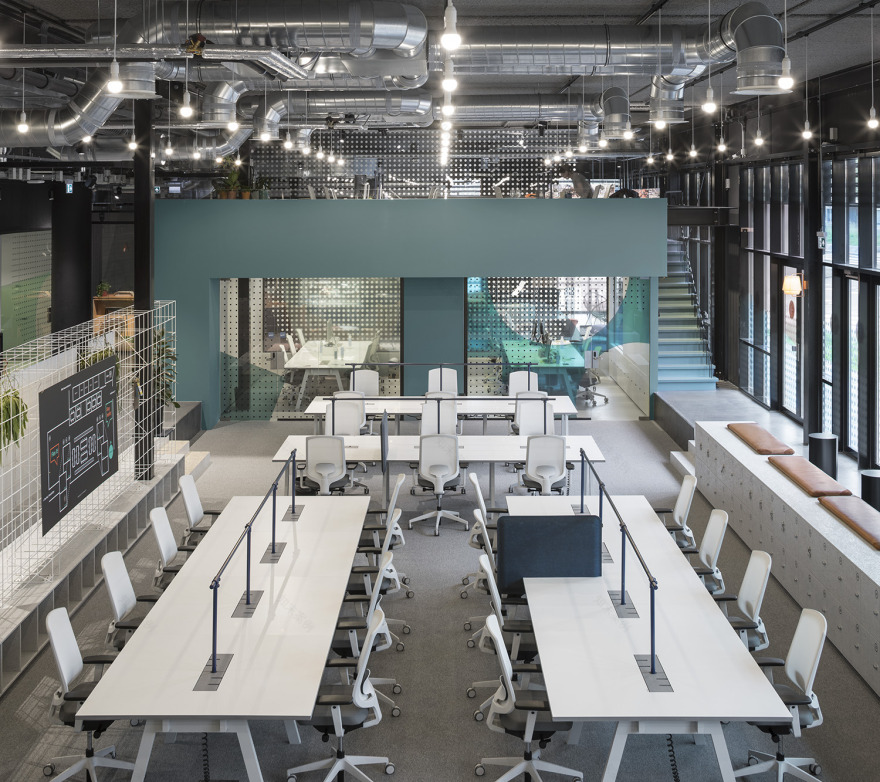 Amsterdam 地标建筑变身创意共享办公空间-5