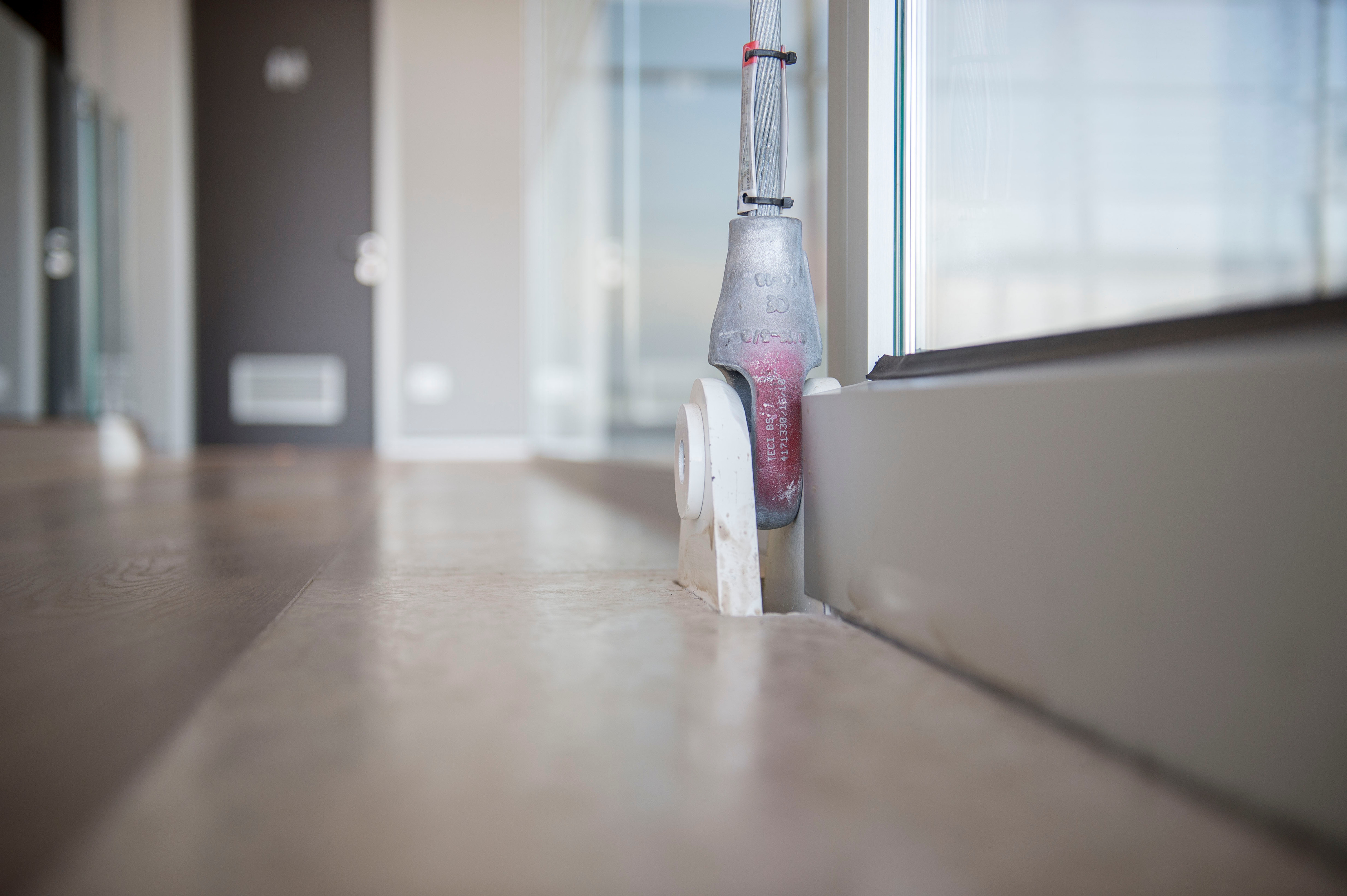 玻璃与钢铁的现代办公空间-21