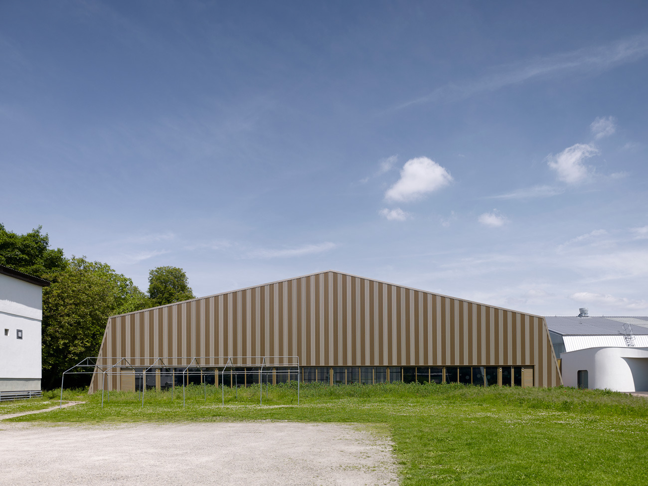 动感轨迹下的网球俱乐部设计-3