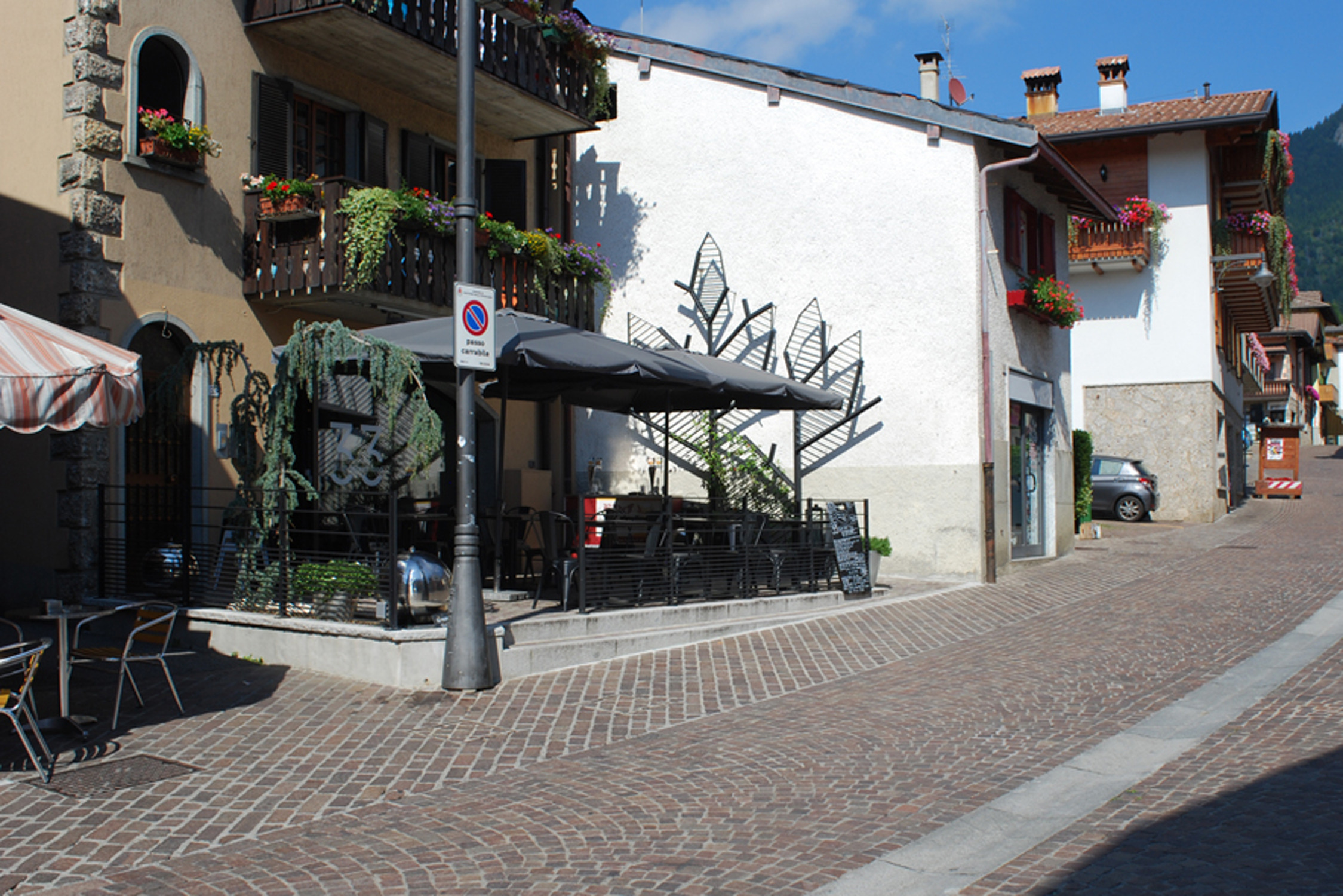 33 意大利街头美食餐厅 | 历史古镇中的年轻创新设计-13