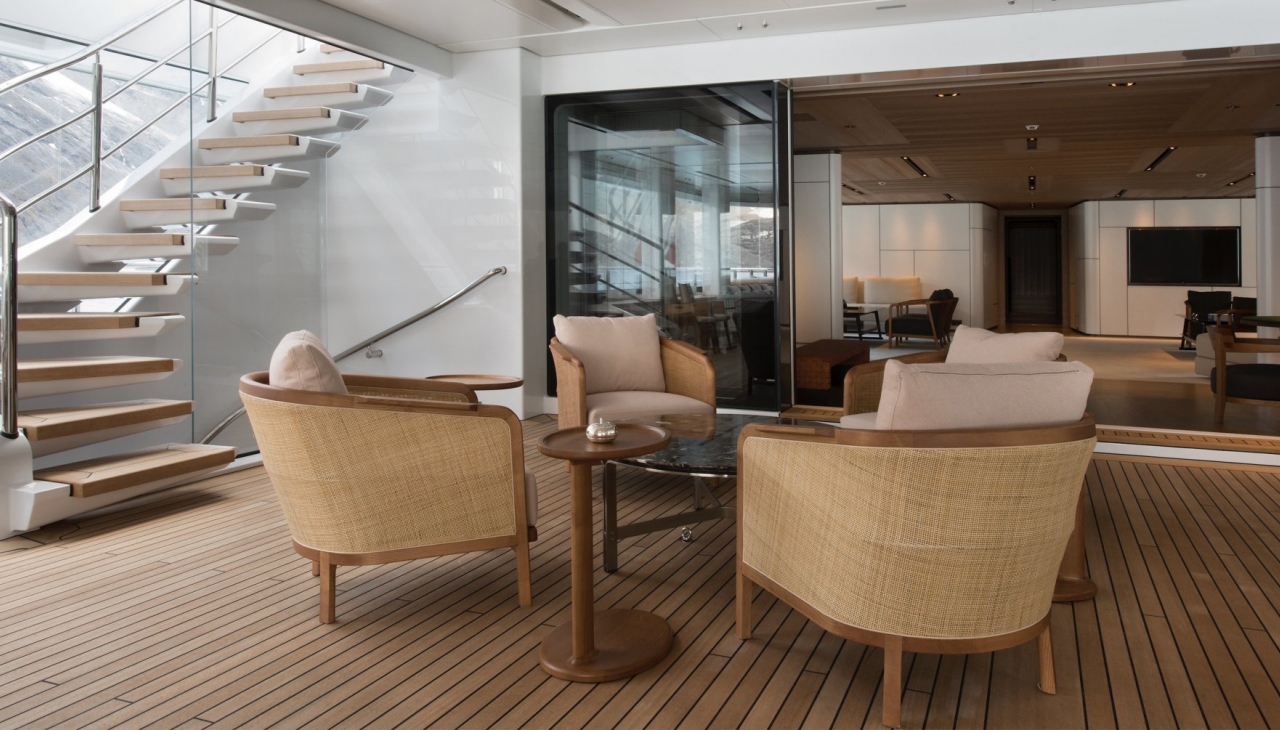 "Cloudbreak"号游艇 | 豪华室内设计与户外美景相得益彰-8