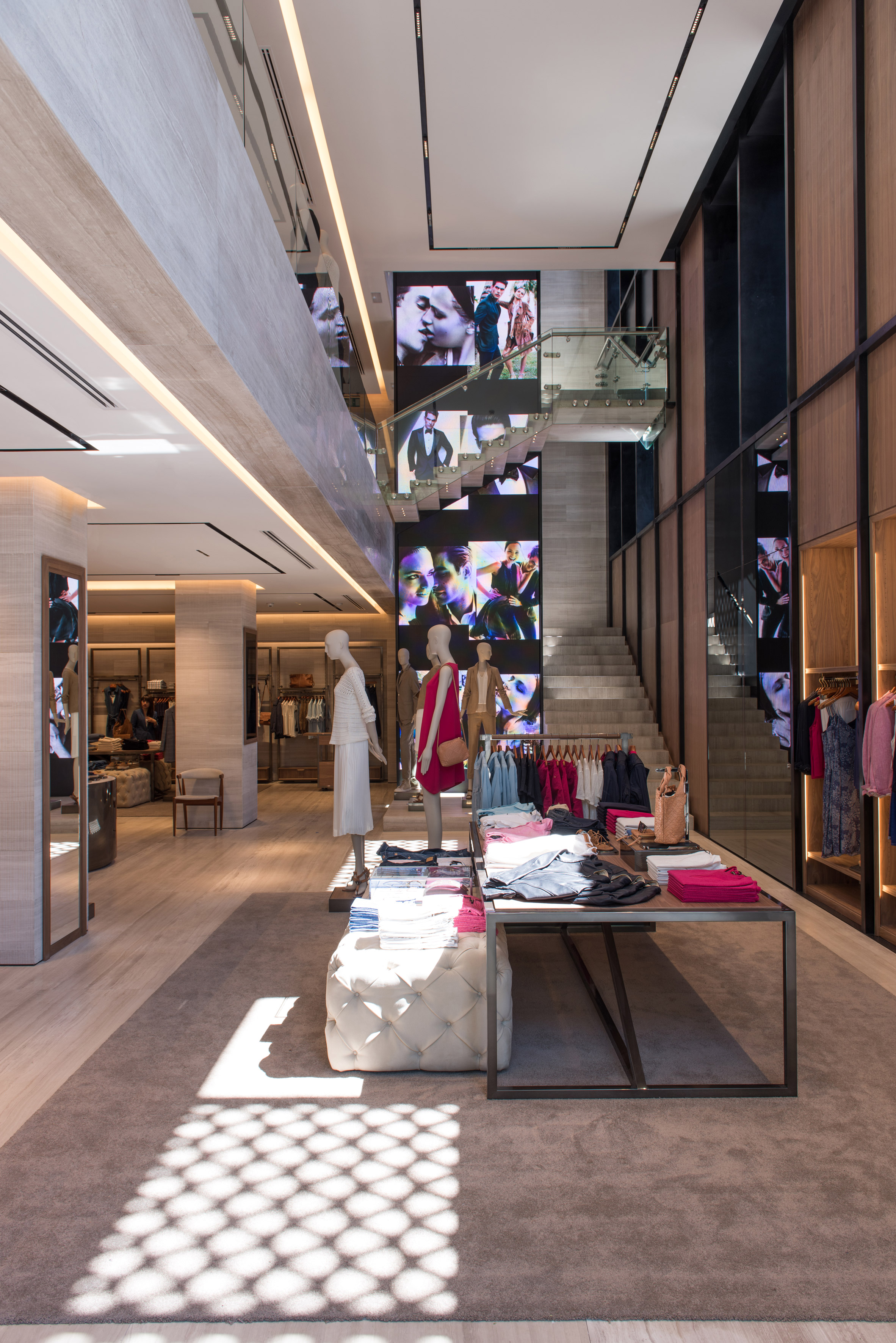 墨西哥城 Massimo Dutti 精品店 | 玻璃纤维与金属的时尚拼接-25